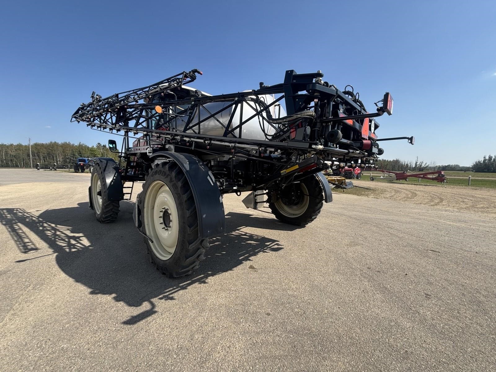 2016 Versatile SX280 Self-Propelled Sprayer