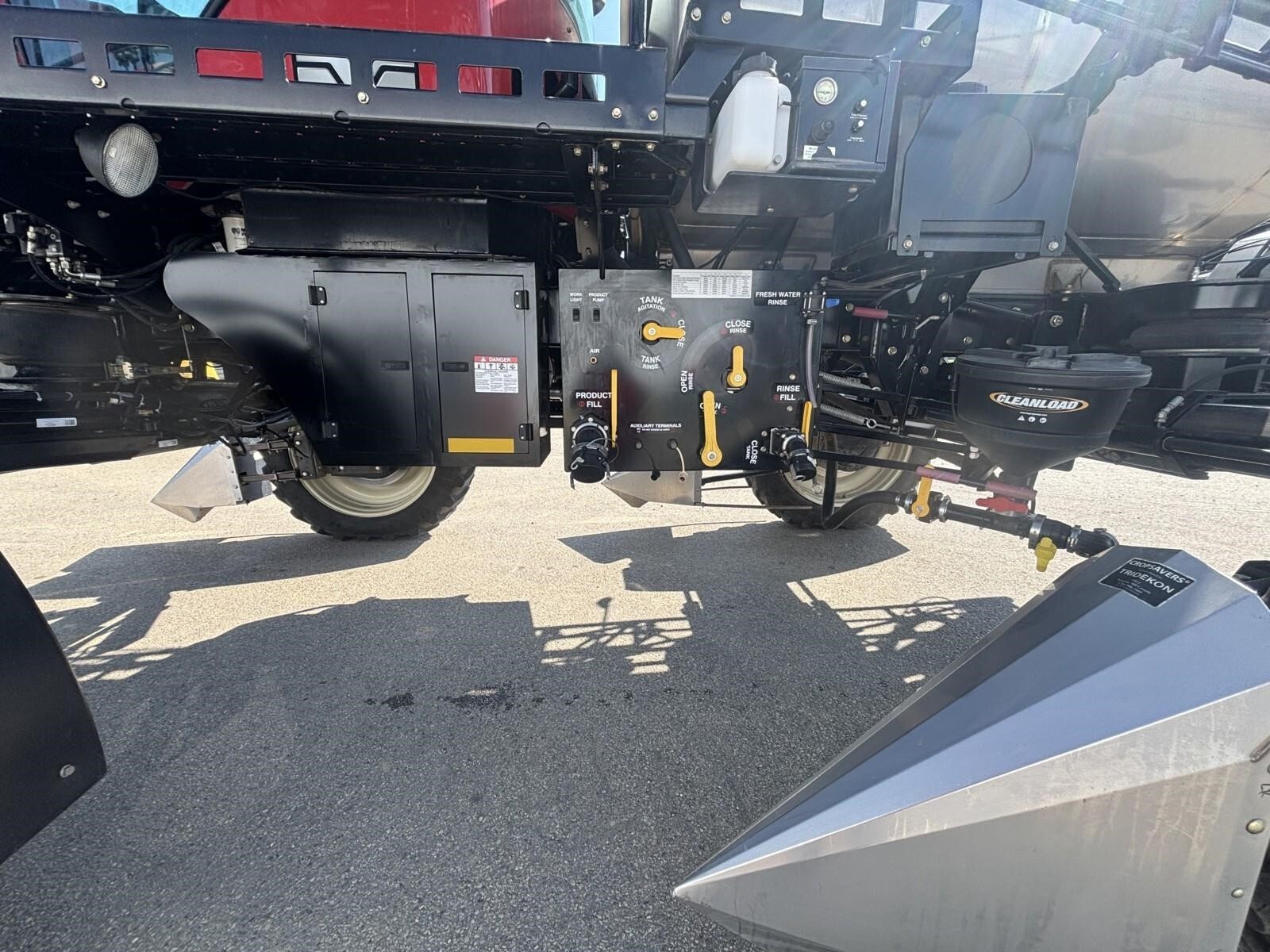 2016 Versatile SX280 Self-Propelled Sprayer