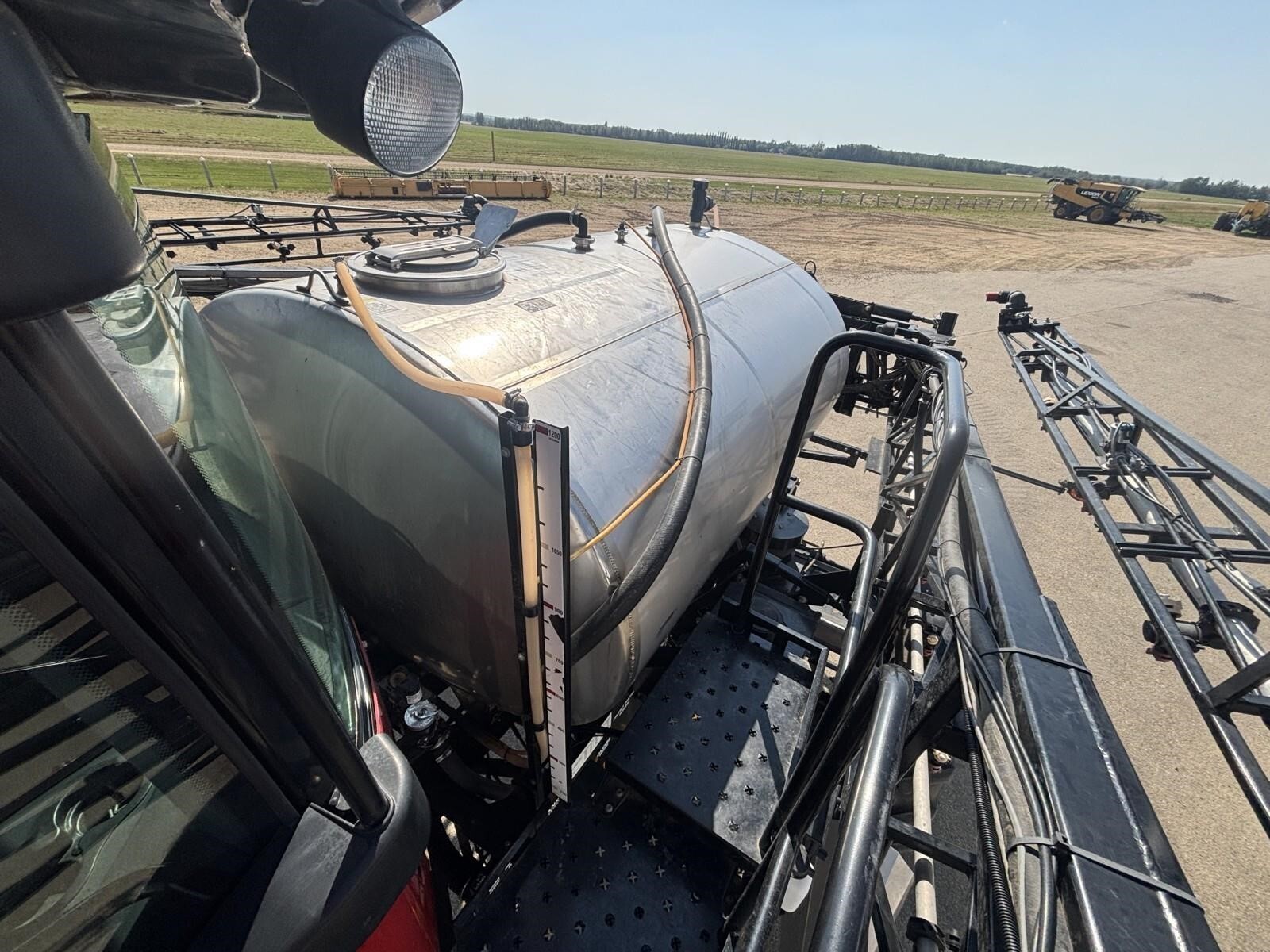 2016 Versatile SX280 Self-Propelled Sprayer