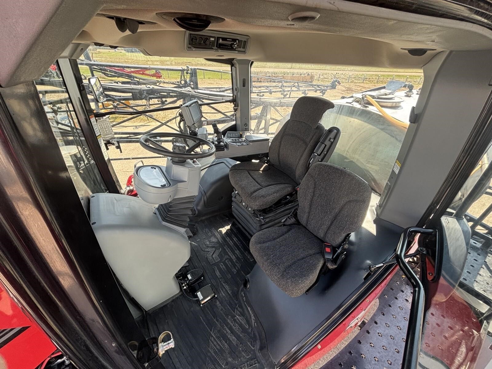 2016 Versatile SX280 Self-Propelled Sprayer