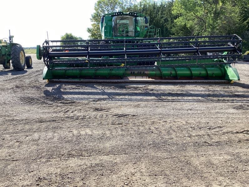 2004 John Deere 625F Platform