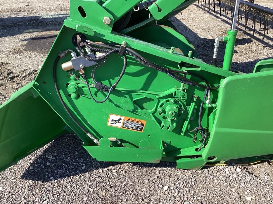 2004 John Deere 625F Platform