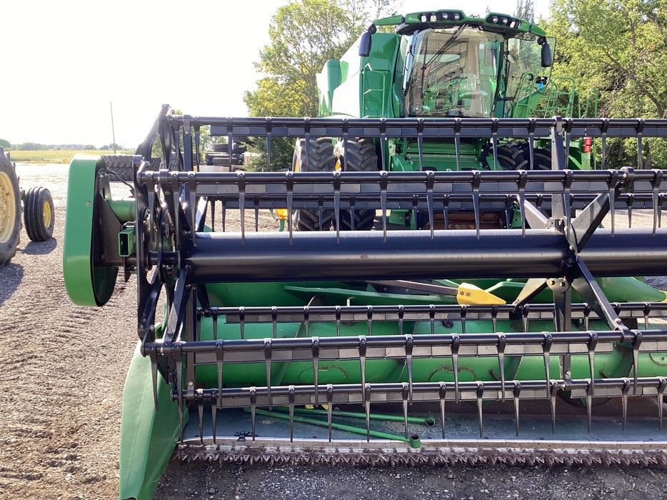 2004 John Deere 625F Platform