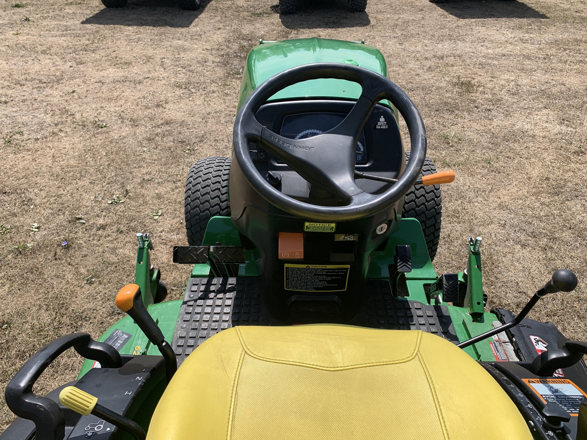 2015 John Deere 2032R Tractor