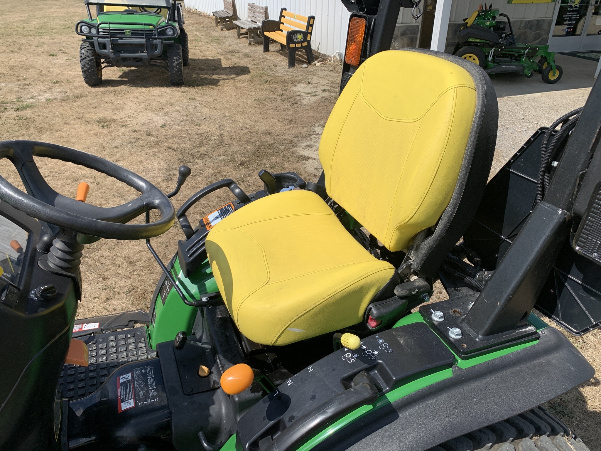 2015 John Deere 2032R Tractor