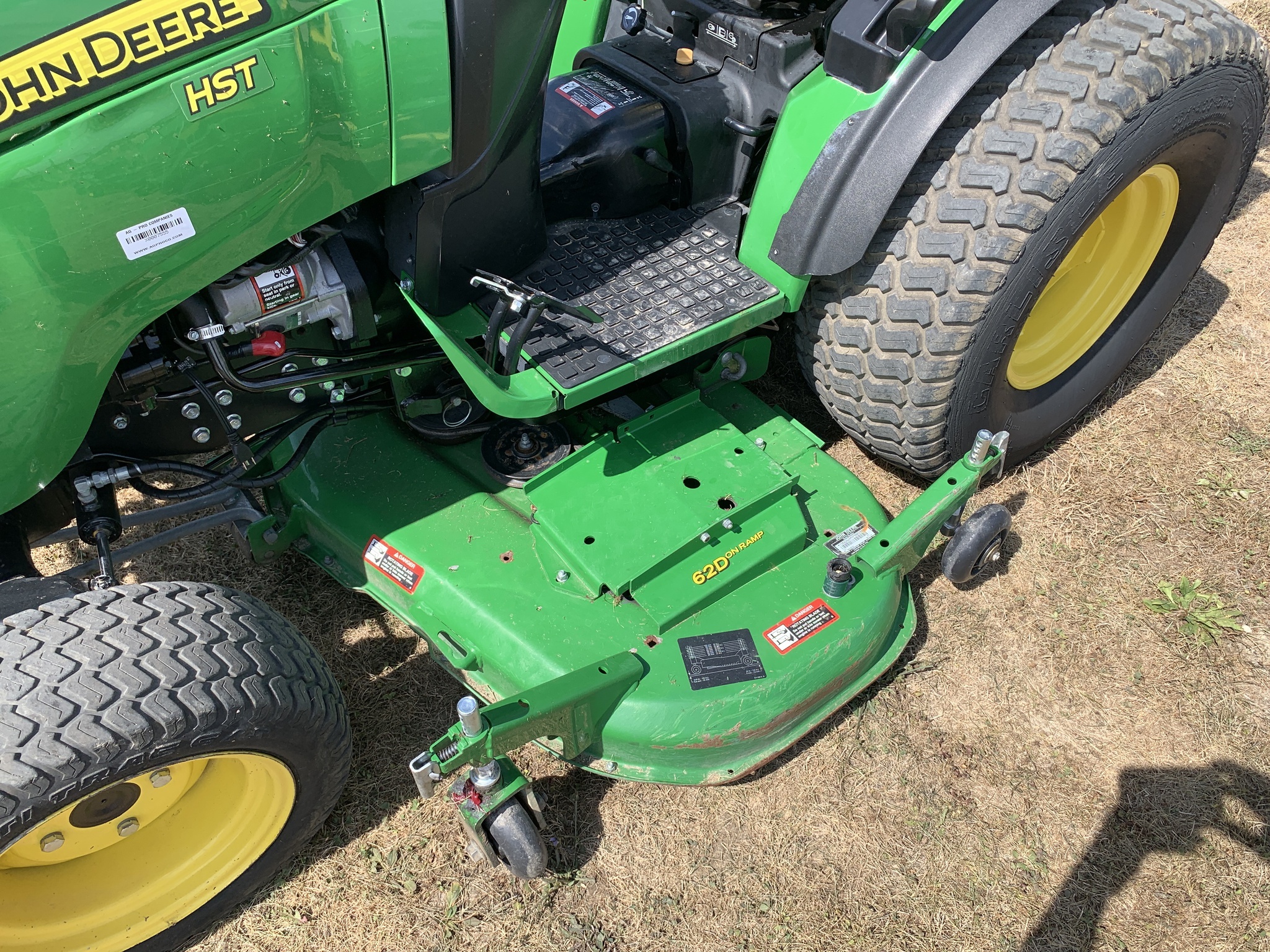 2015 John Deere 2032R Tractor