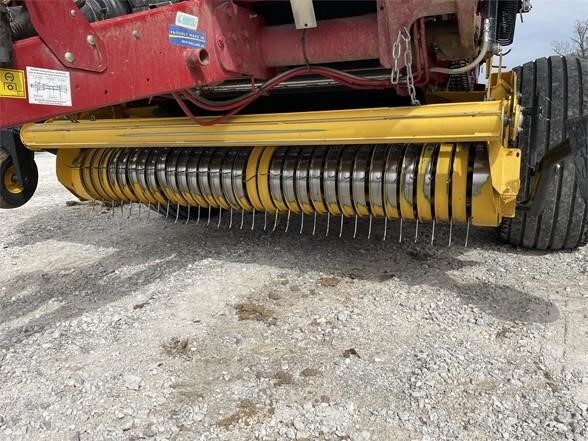 2019 New Holland Roll-Belt 560 Round Baler