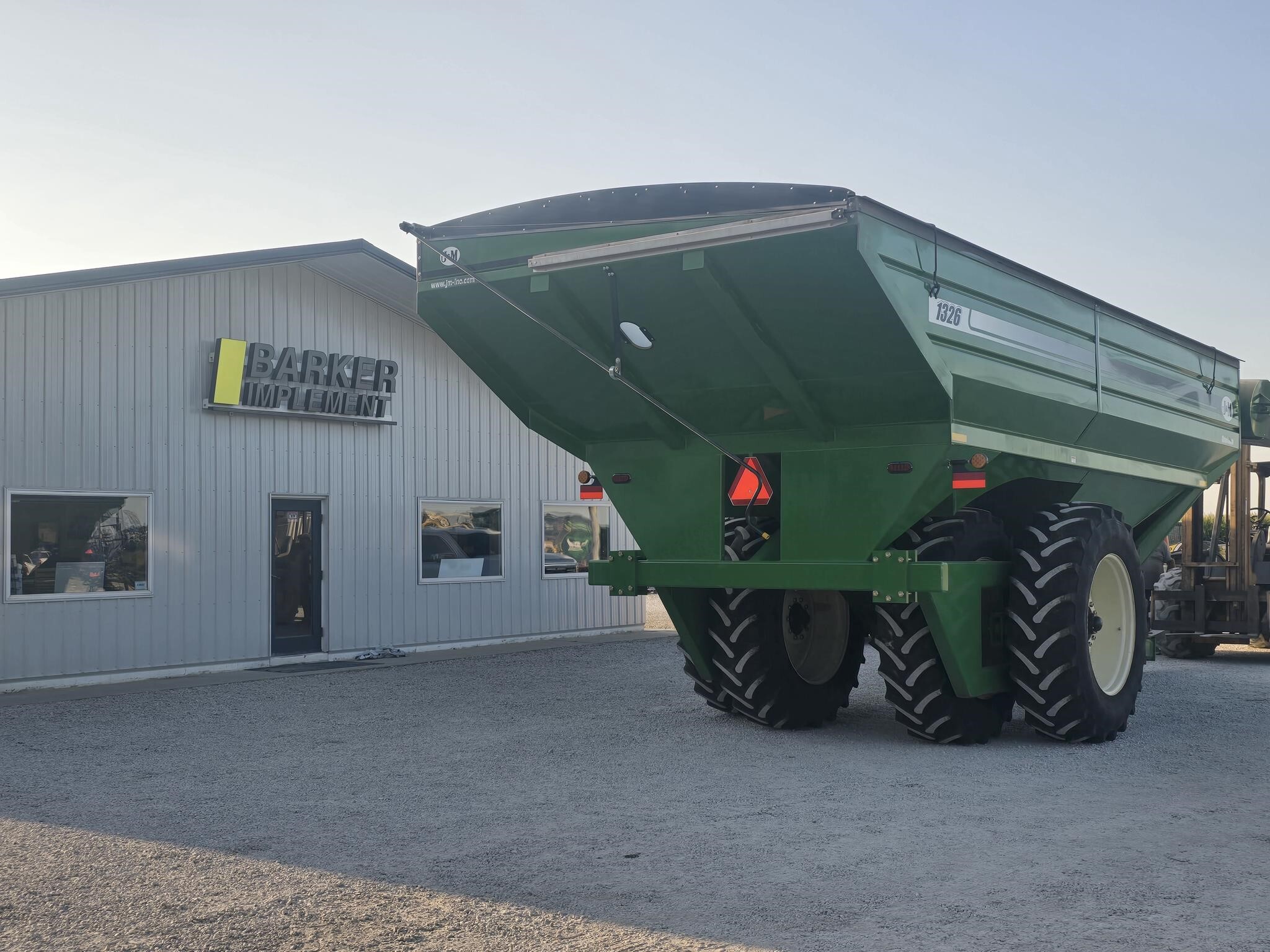 2021 J&M 1326-22D Grain Cart