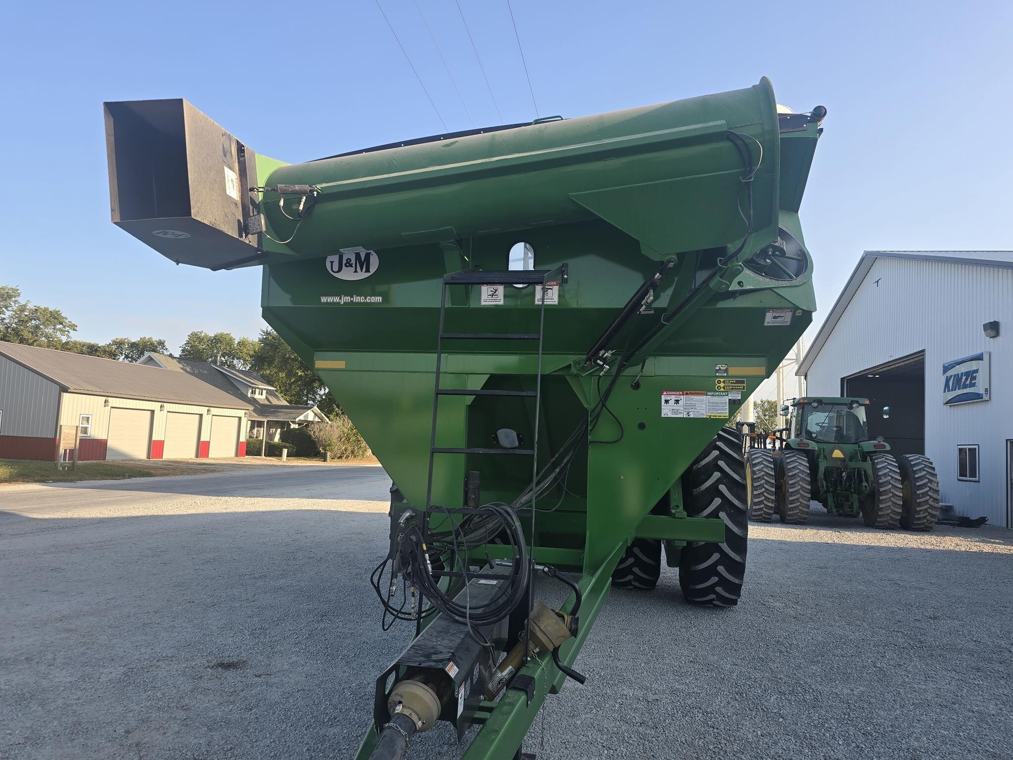 2021 J&M 1326-22D Grain Cart