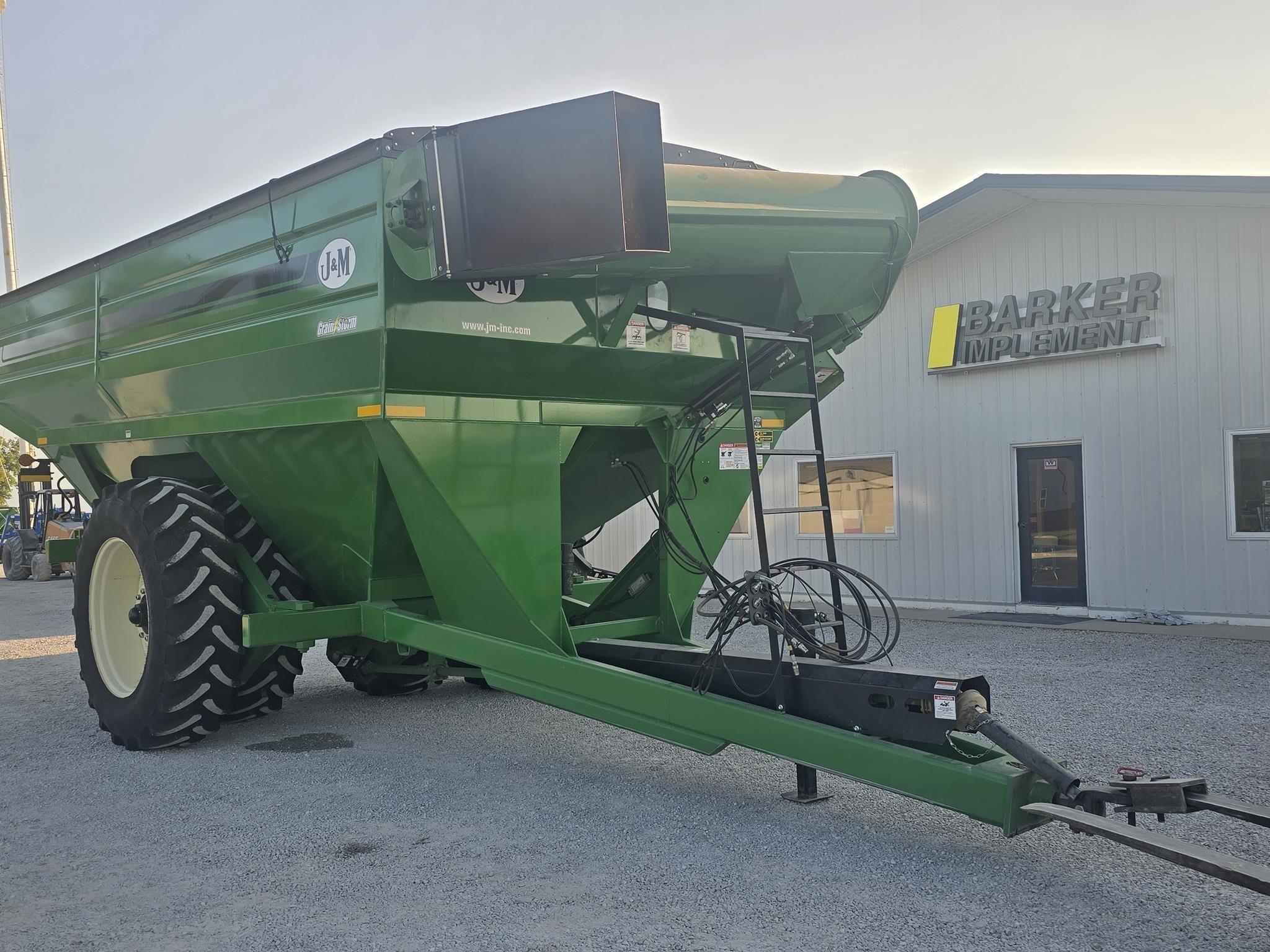 2021 J&M 1326-22D Grain Cart