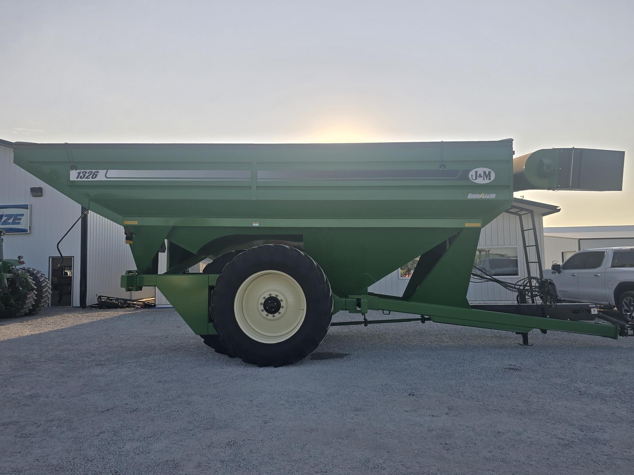 2021 J&M 1326-22D Grain Cart