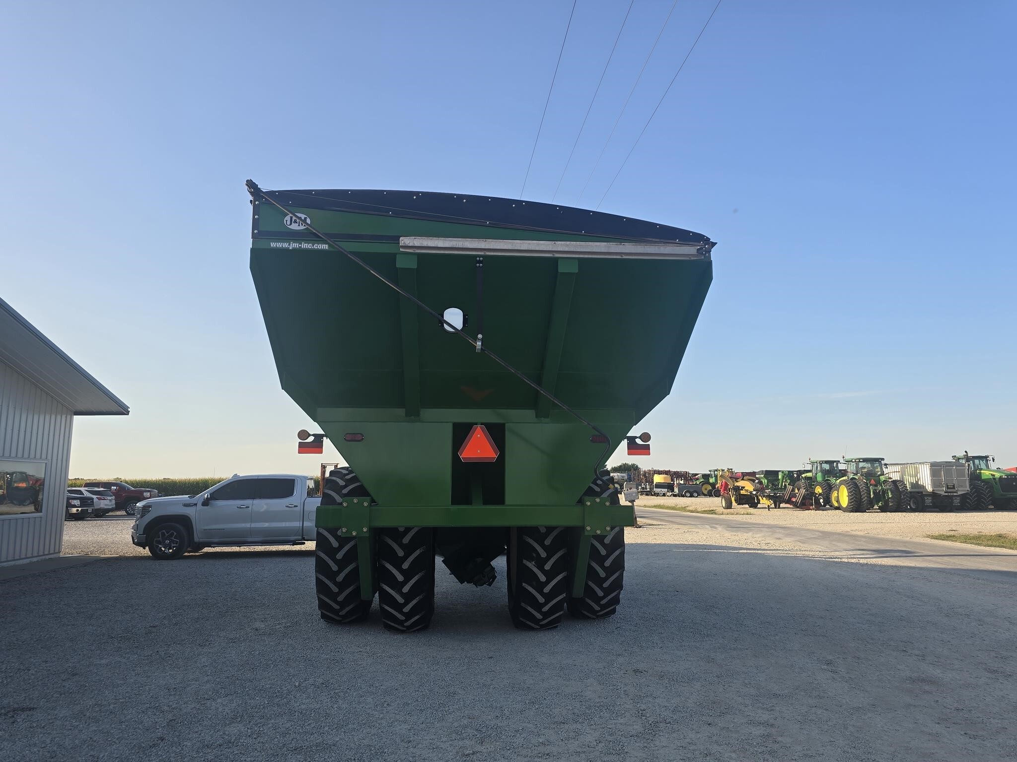 2021 J&M 1326-22D Grain Cart
