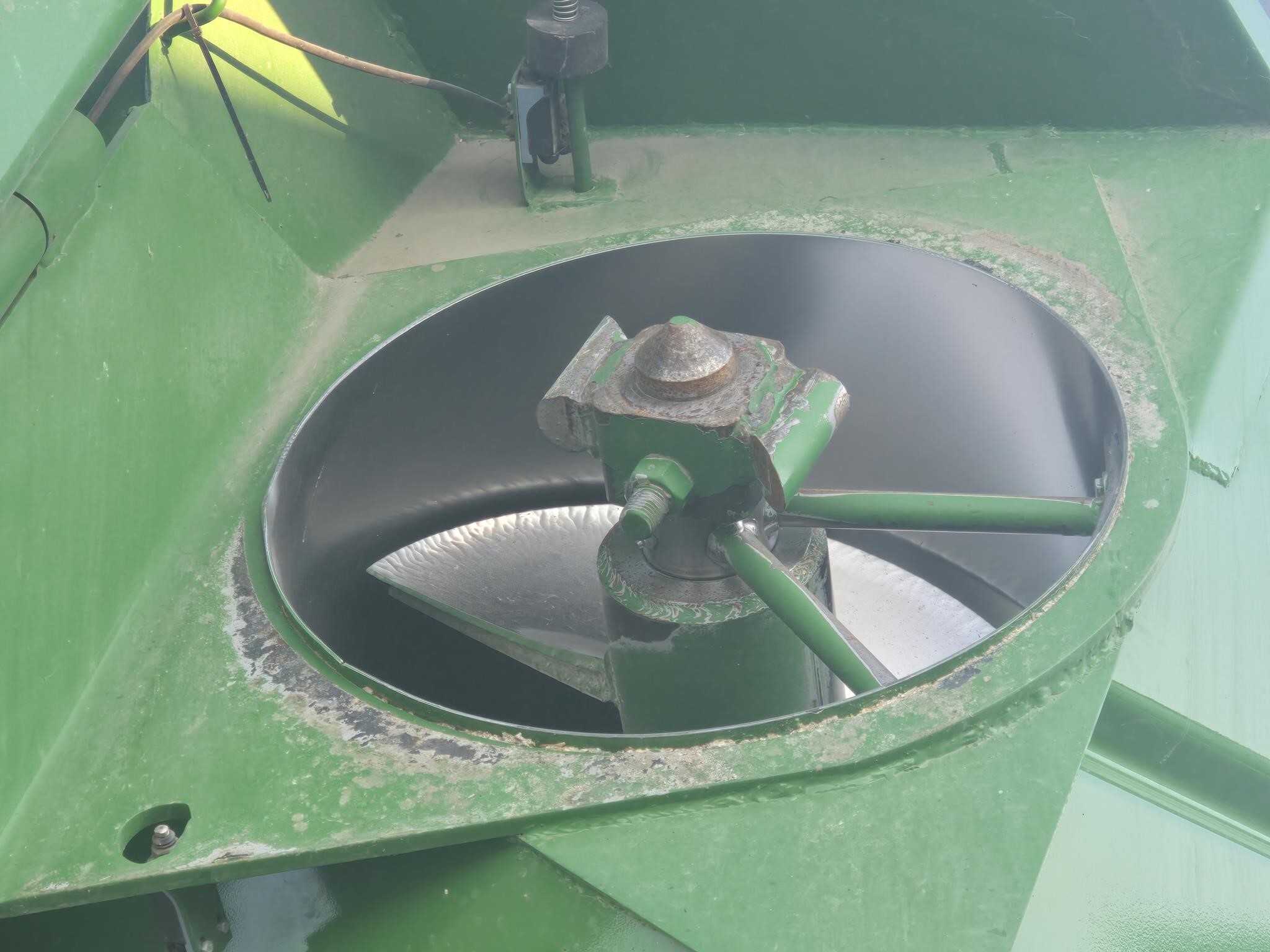 2021 J&M 1326-22D Grain Cart