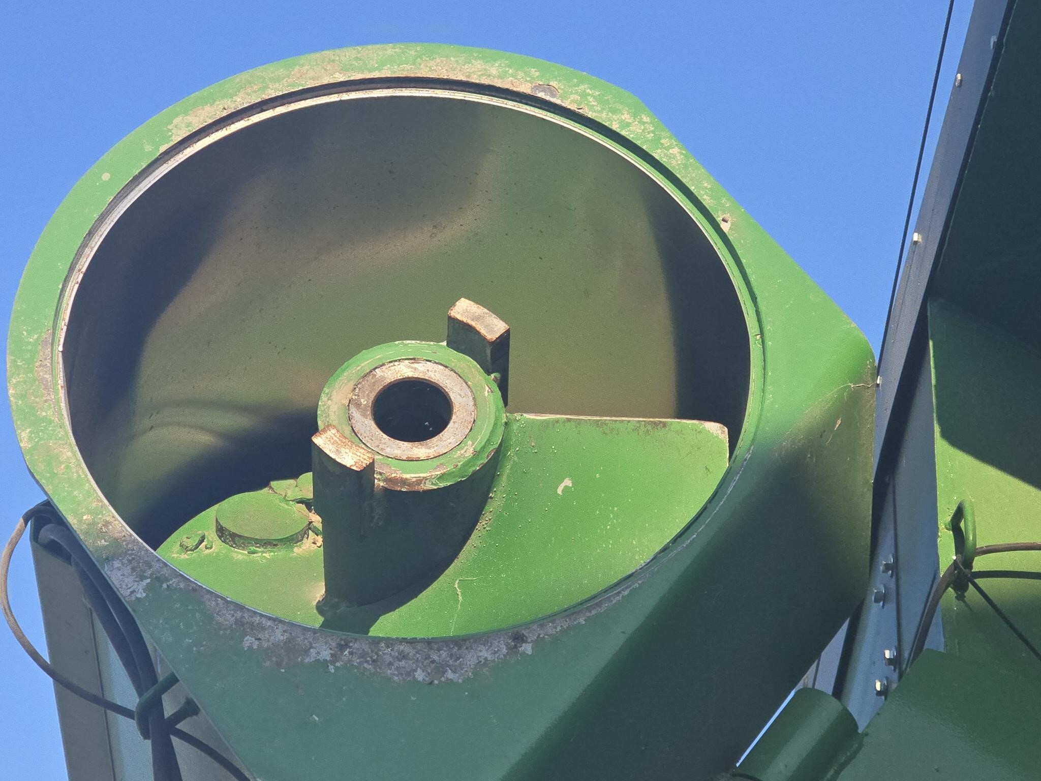 2021 J&M 1326-22D Grain Cart