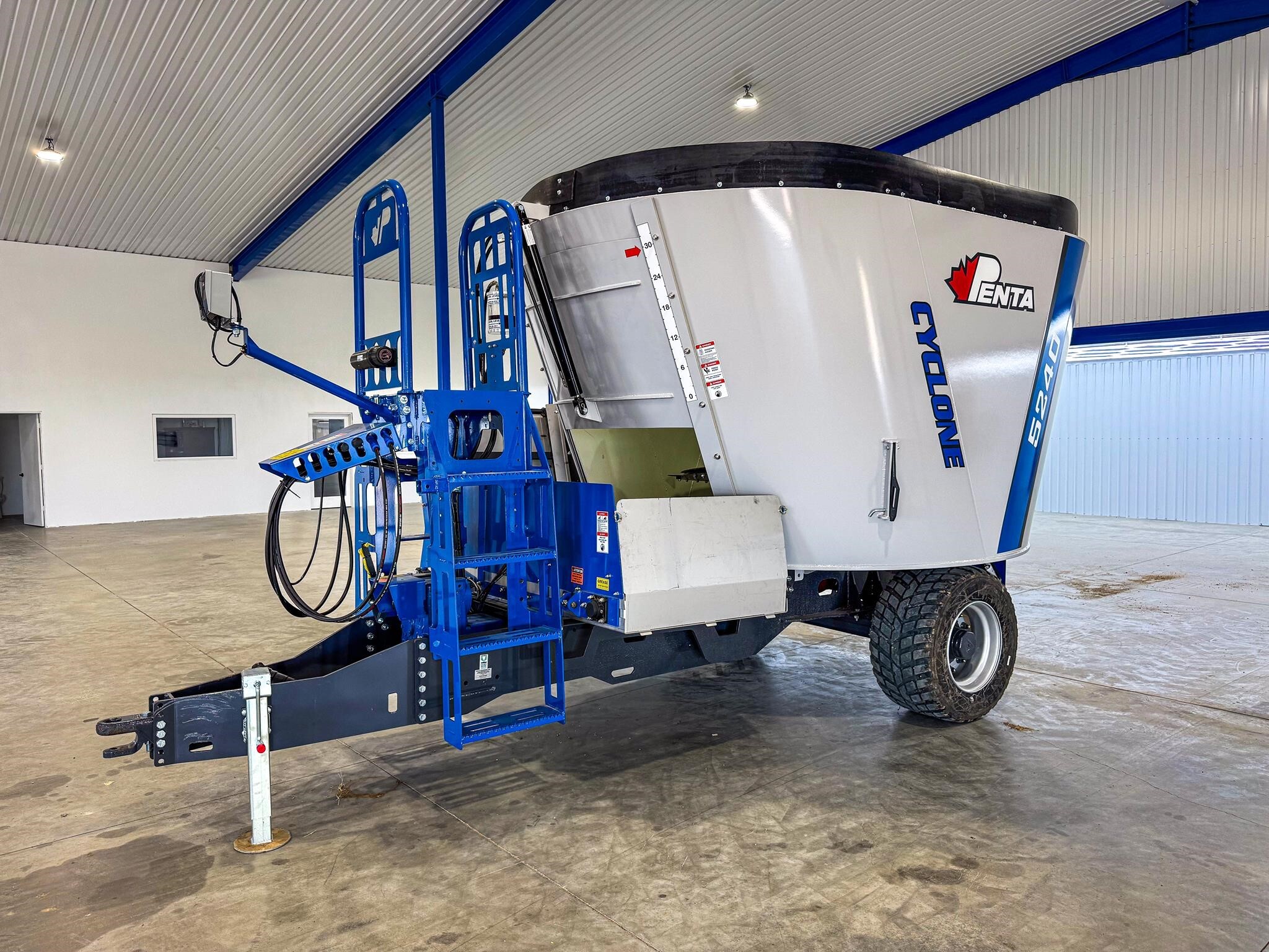2025 Penta 5240 Feed Wagon