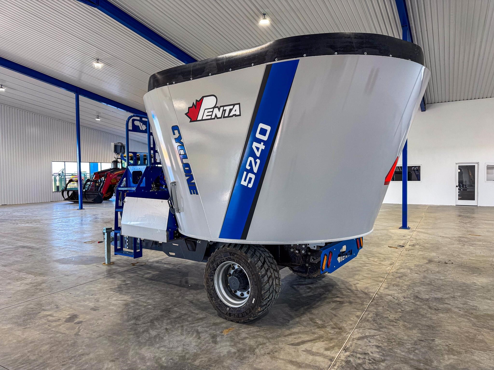 2025 Penta 5240 Feed Wagon