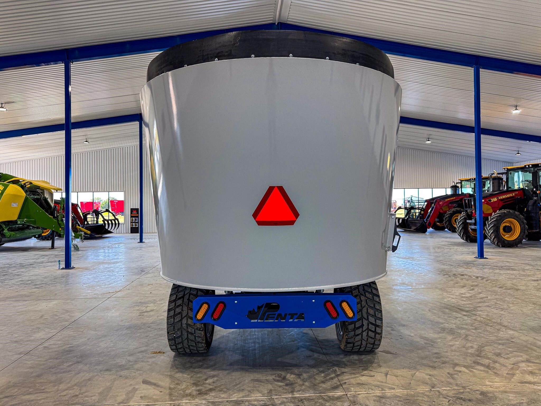 2025 Penta 5240 Feed Wagon