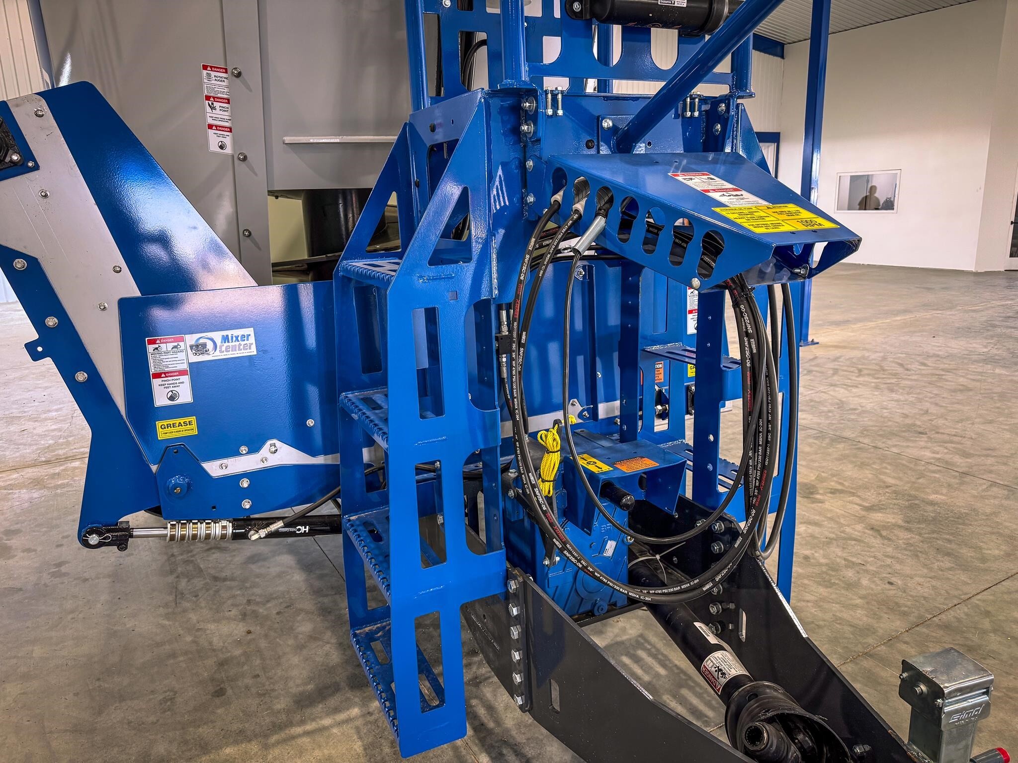 2025 Penta 5240 Feed Wagon