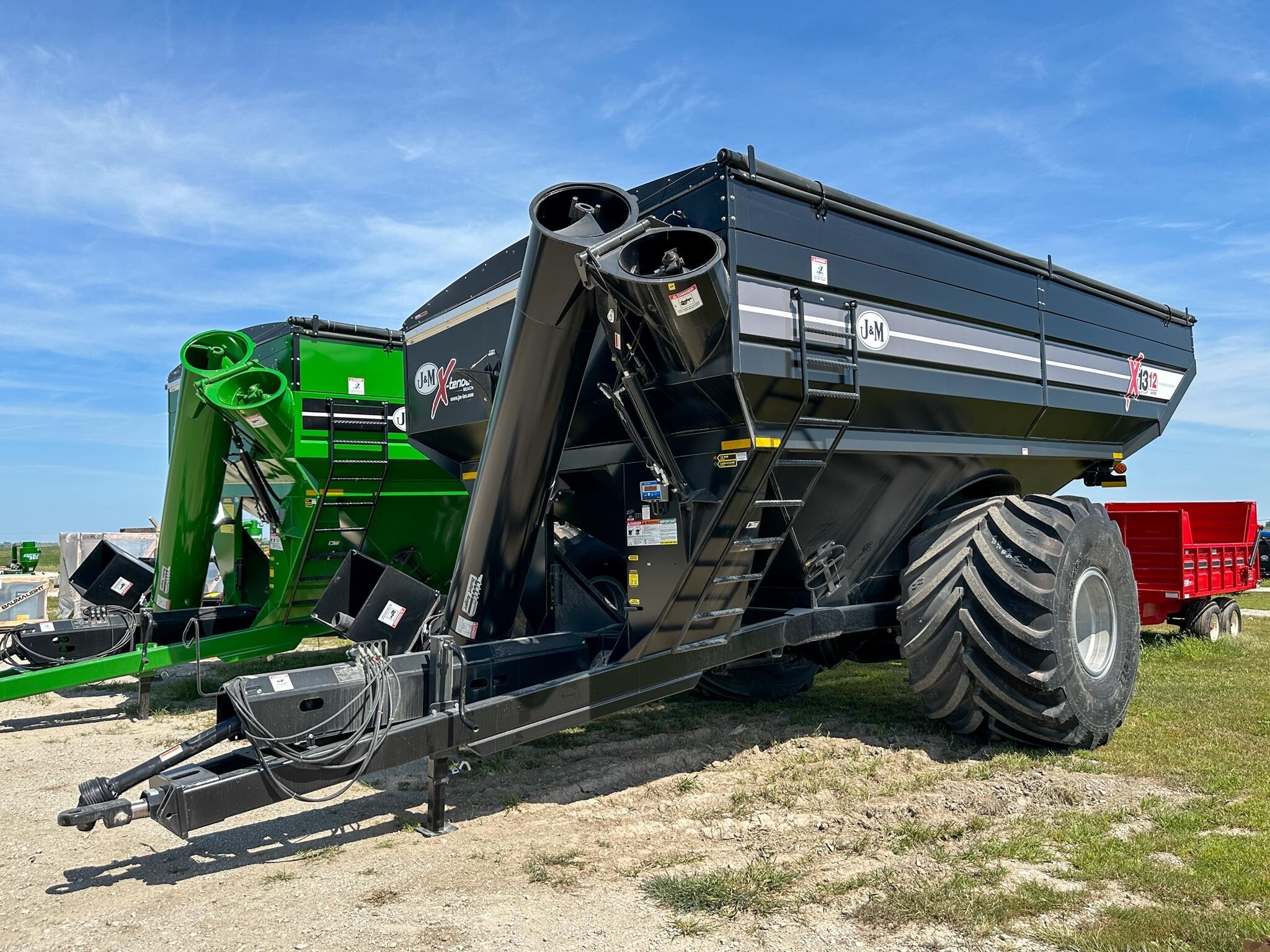 2026 J&M 1312-20S Grain Cart