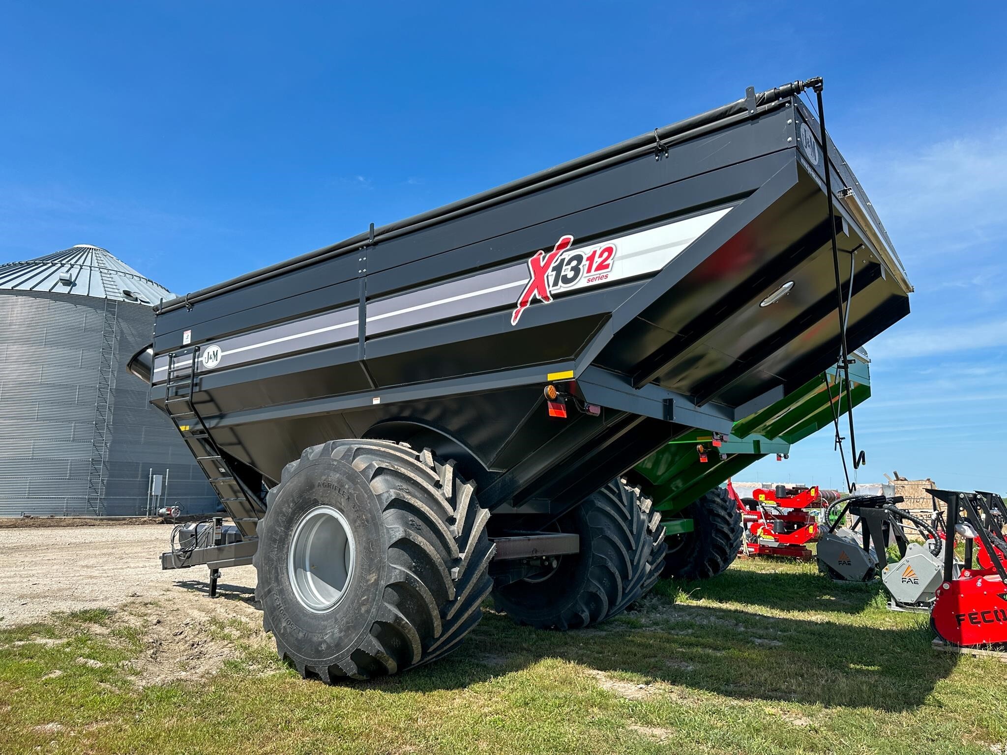 2026 J&M 1312-20S Grain Cart