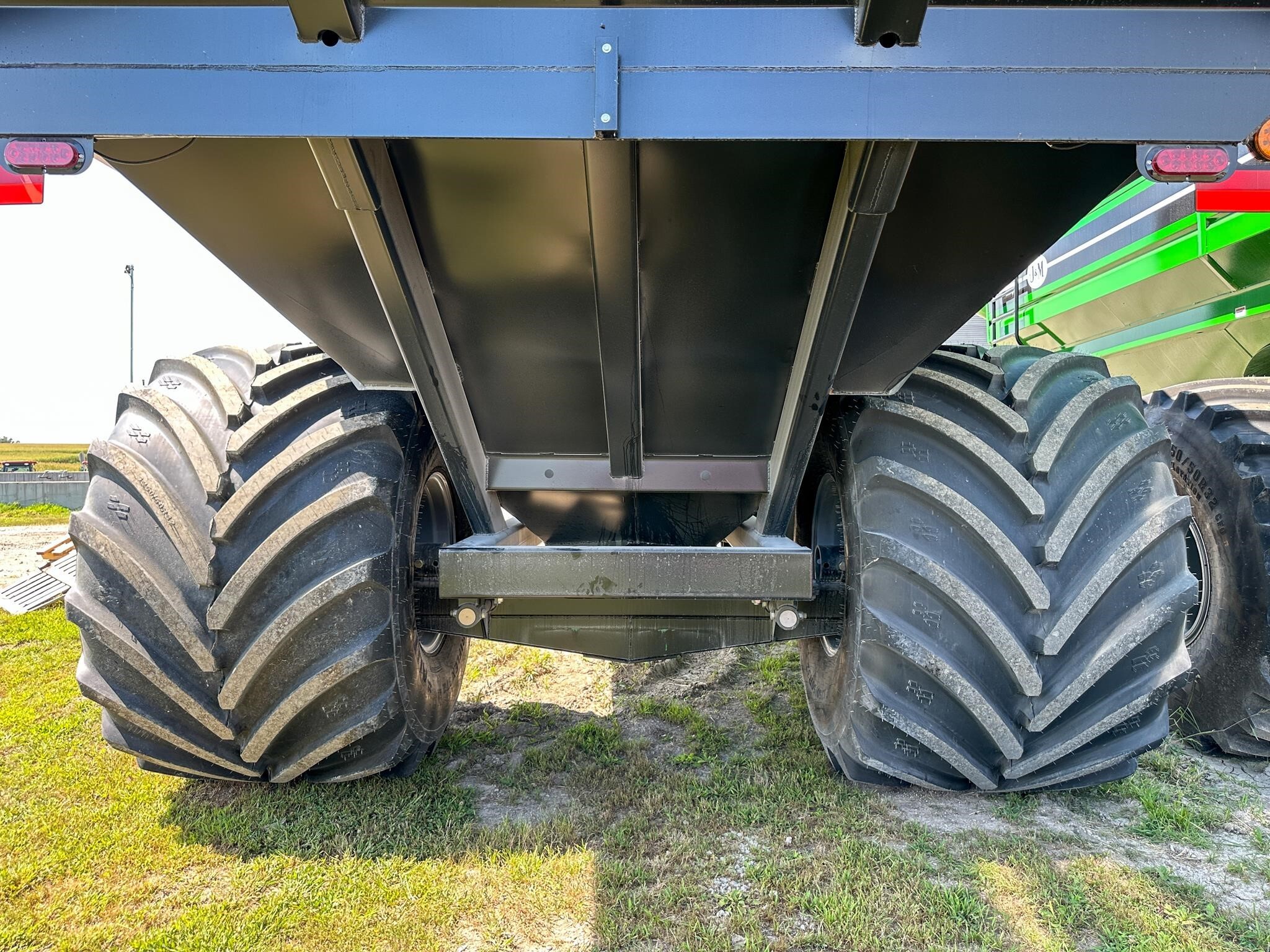 2026 J&M 1312-20S Grain Cart