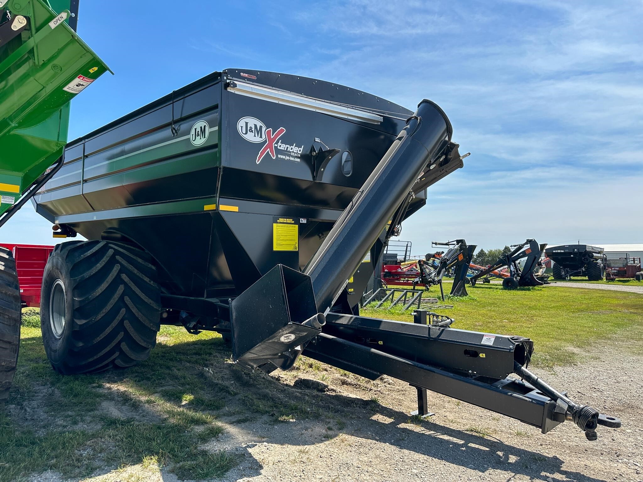2026 J&M 1312-20S Grain Cart