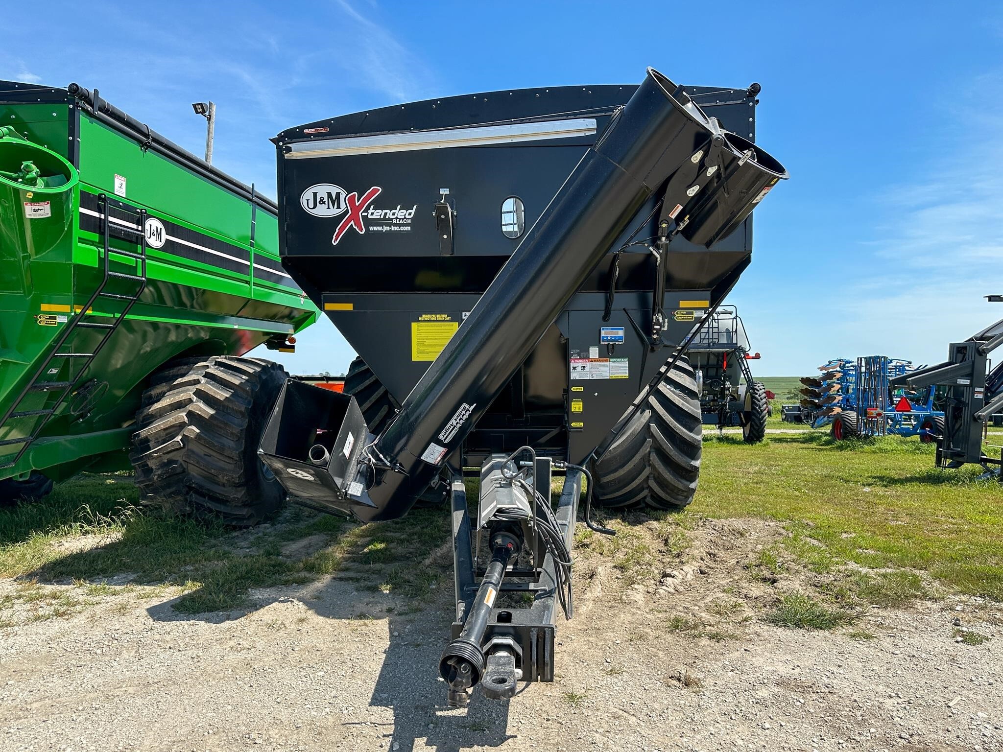 2026 J&M 1312-20S Grain Cart