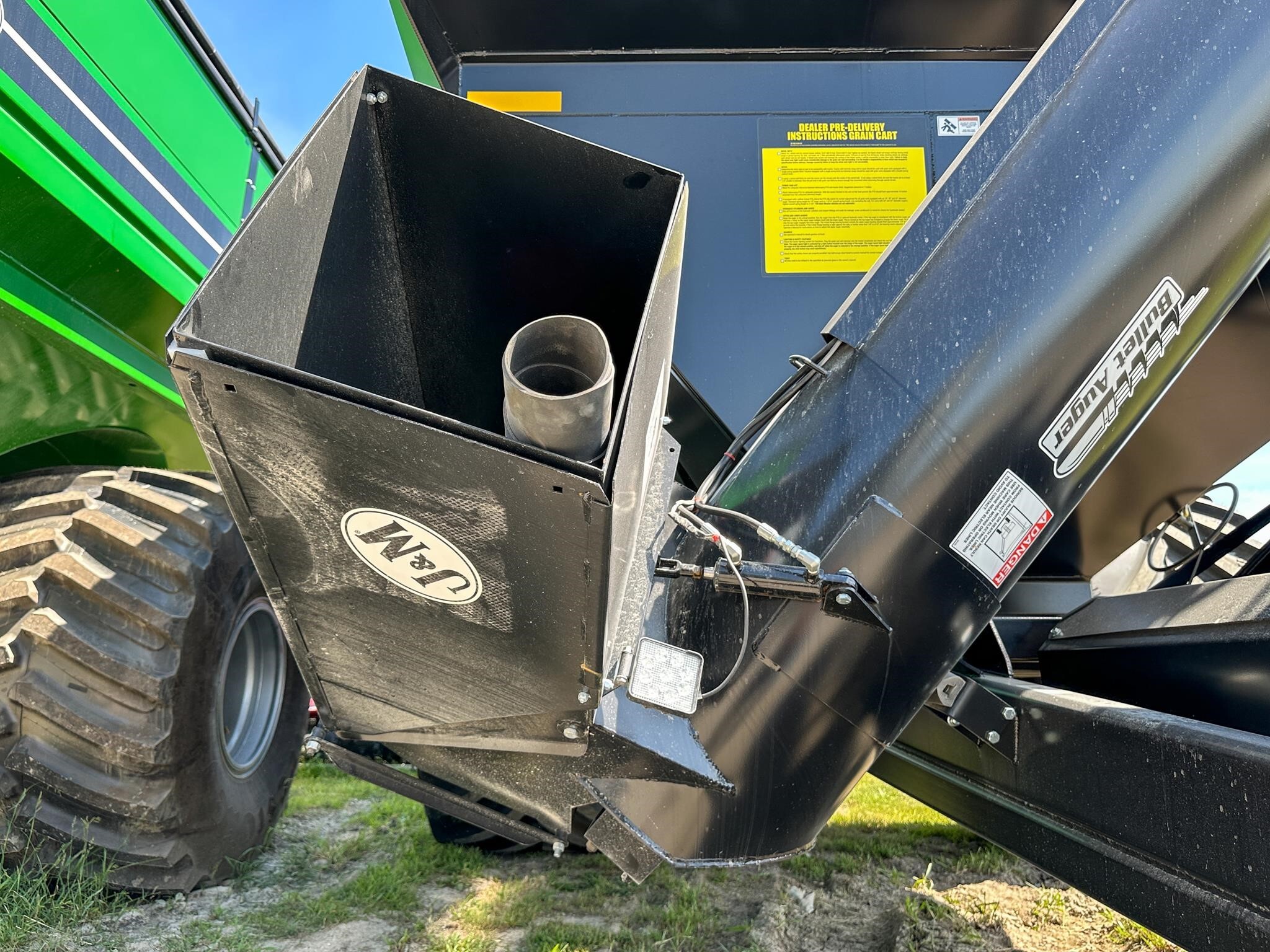 2026 J&M 1312-20S Grain Cart