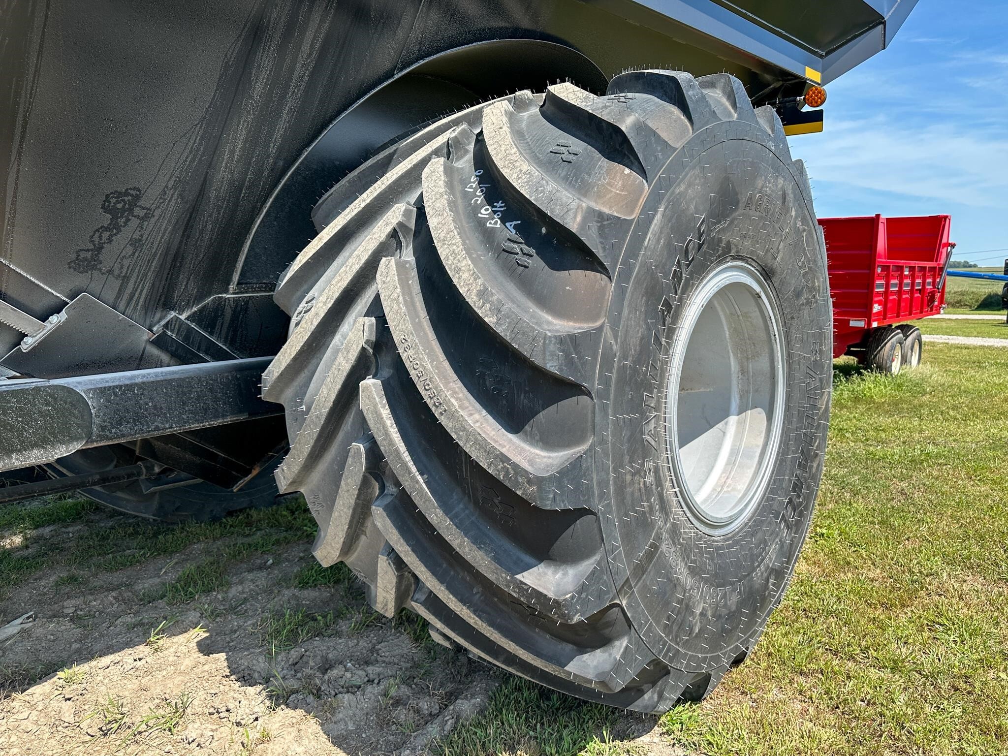2026 J&M 1312-20S Grain Cart