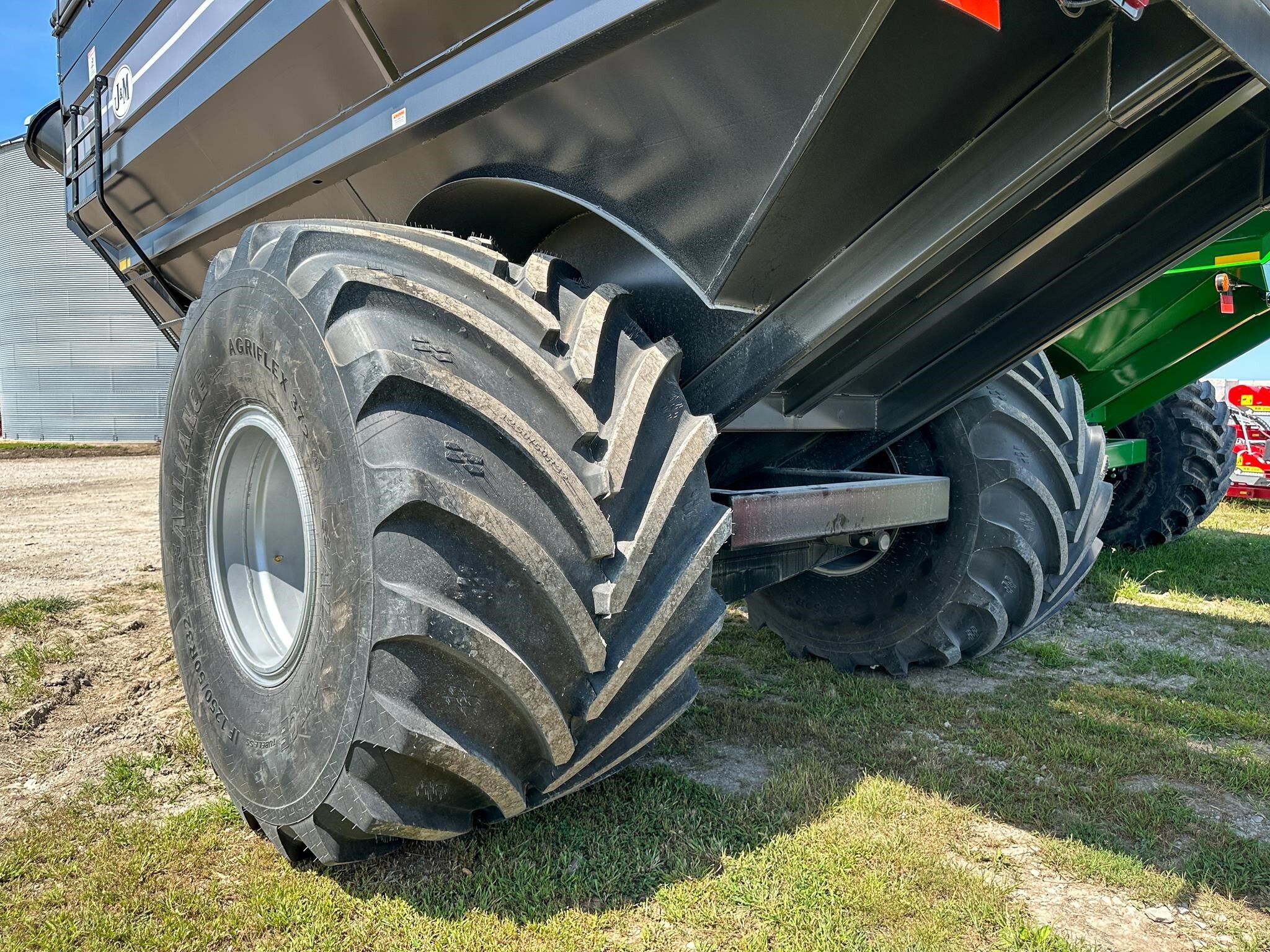 2026 J&M 1312-20S Grain Cart