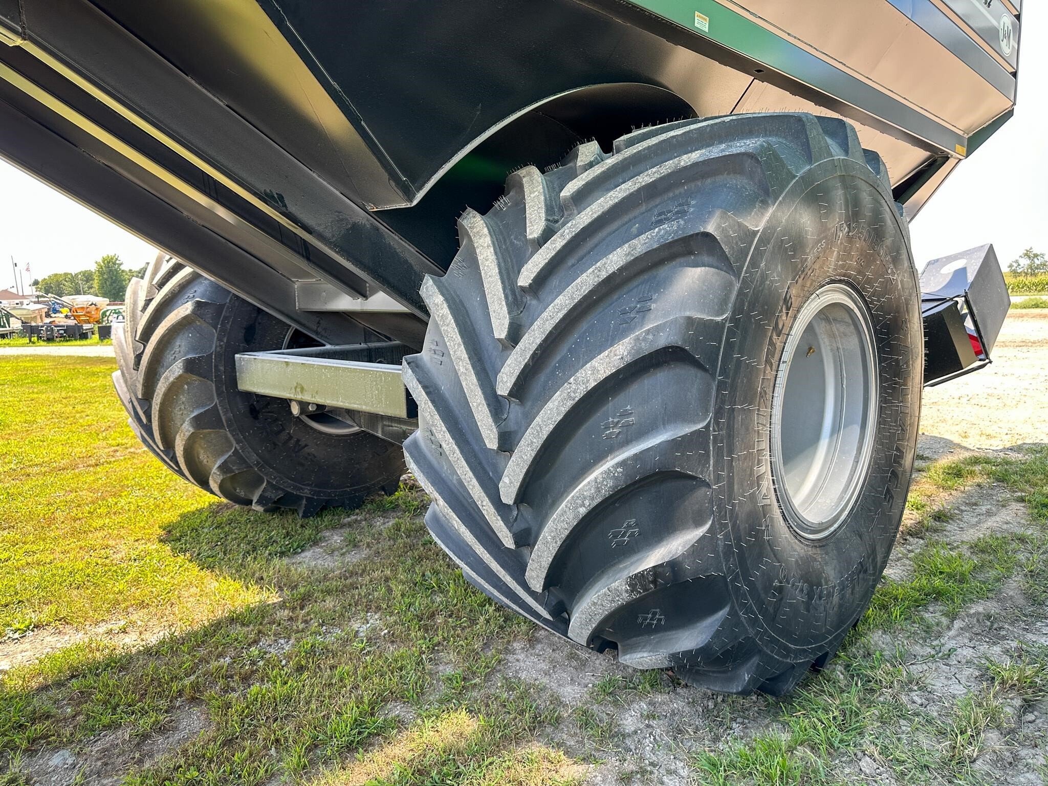 2026 J&M 1312-20S Grain Cart