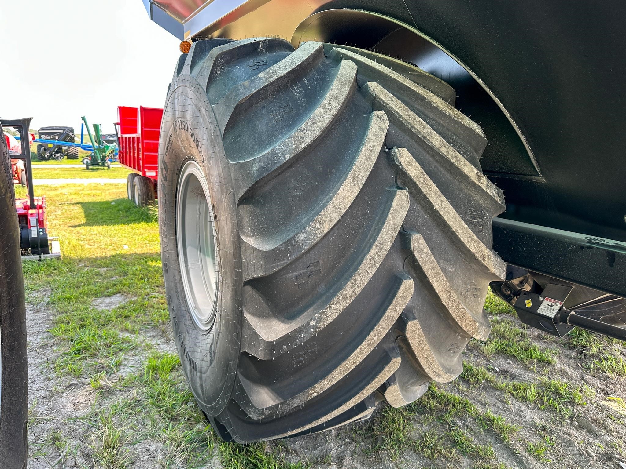 2026 J&M 1312-20S Grain Cart
