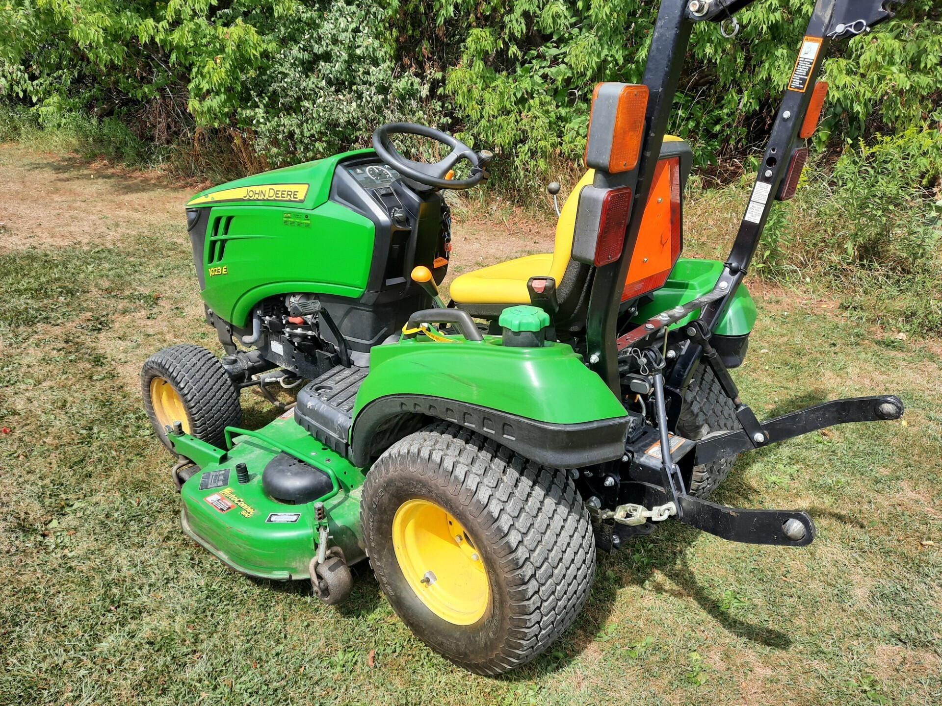 2015 John Deere 1023E Tractor