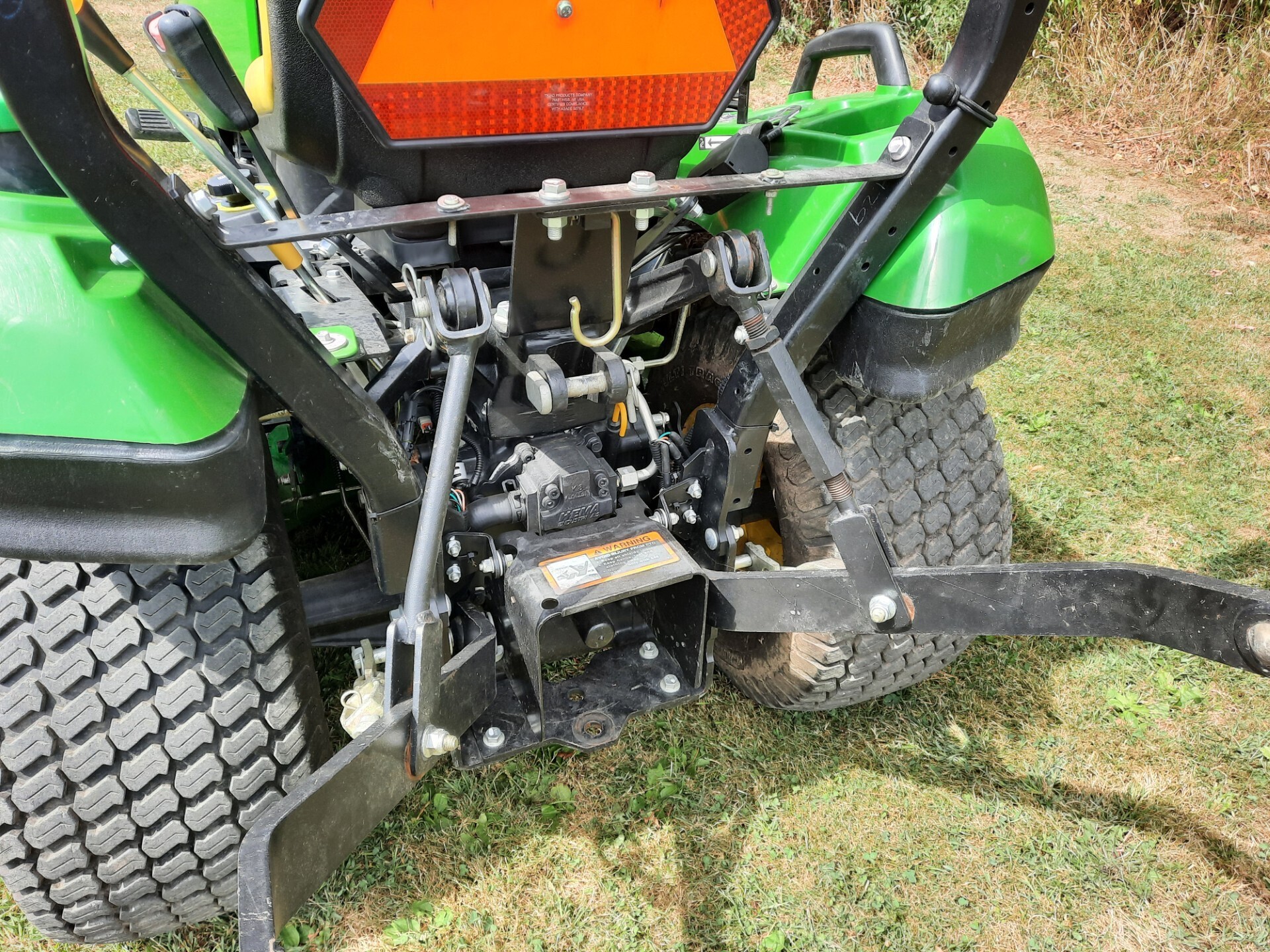 2015 John Deere 1023E Tractor