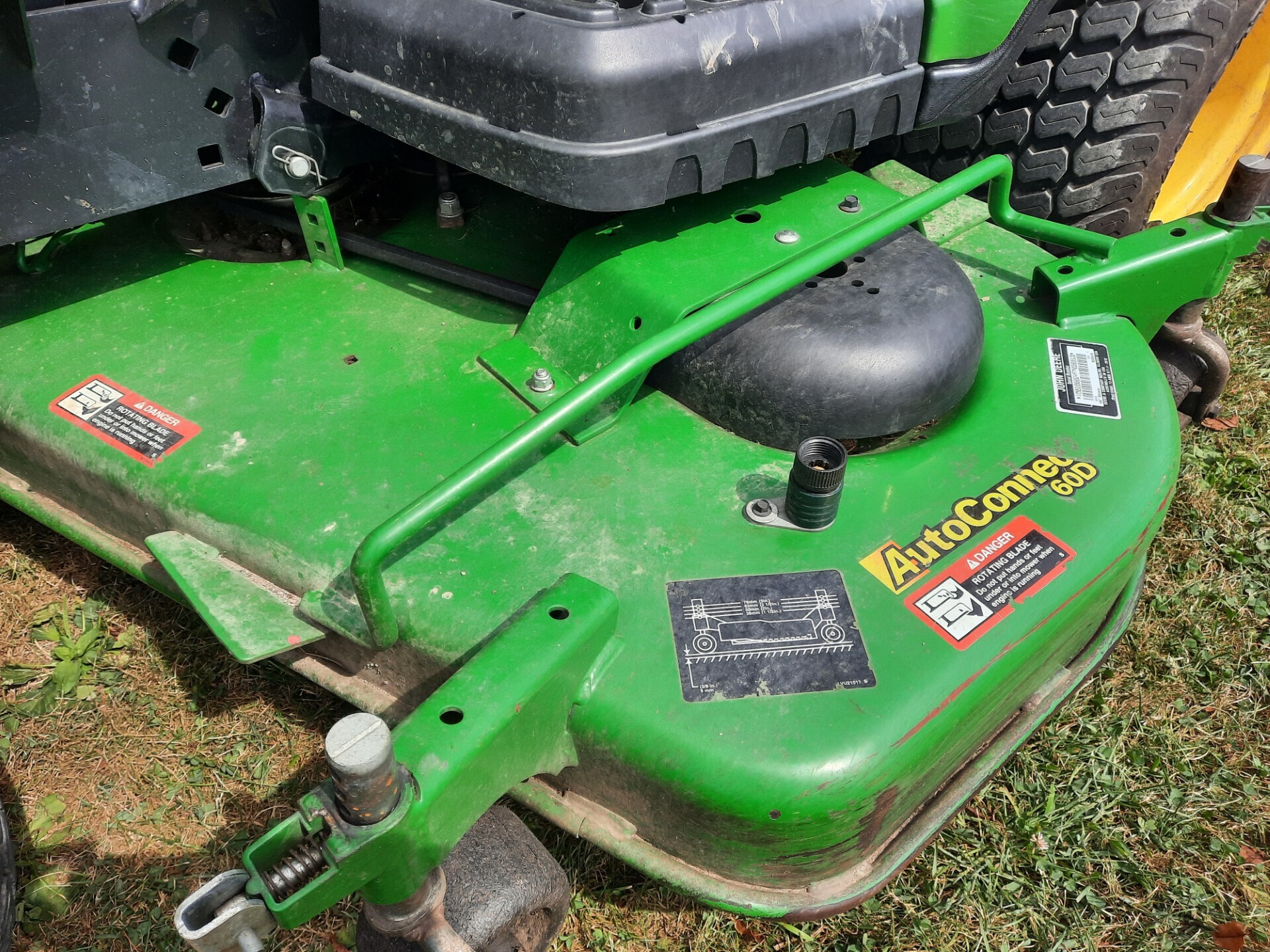 2015 John Deere 1023E Tractor