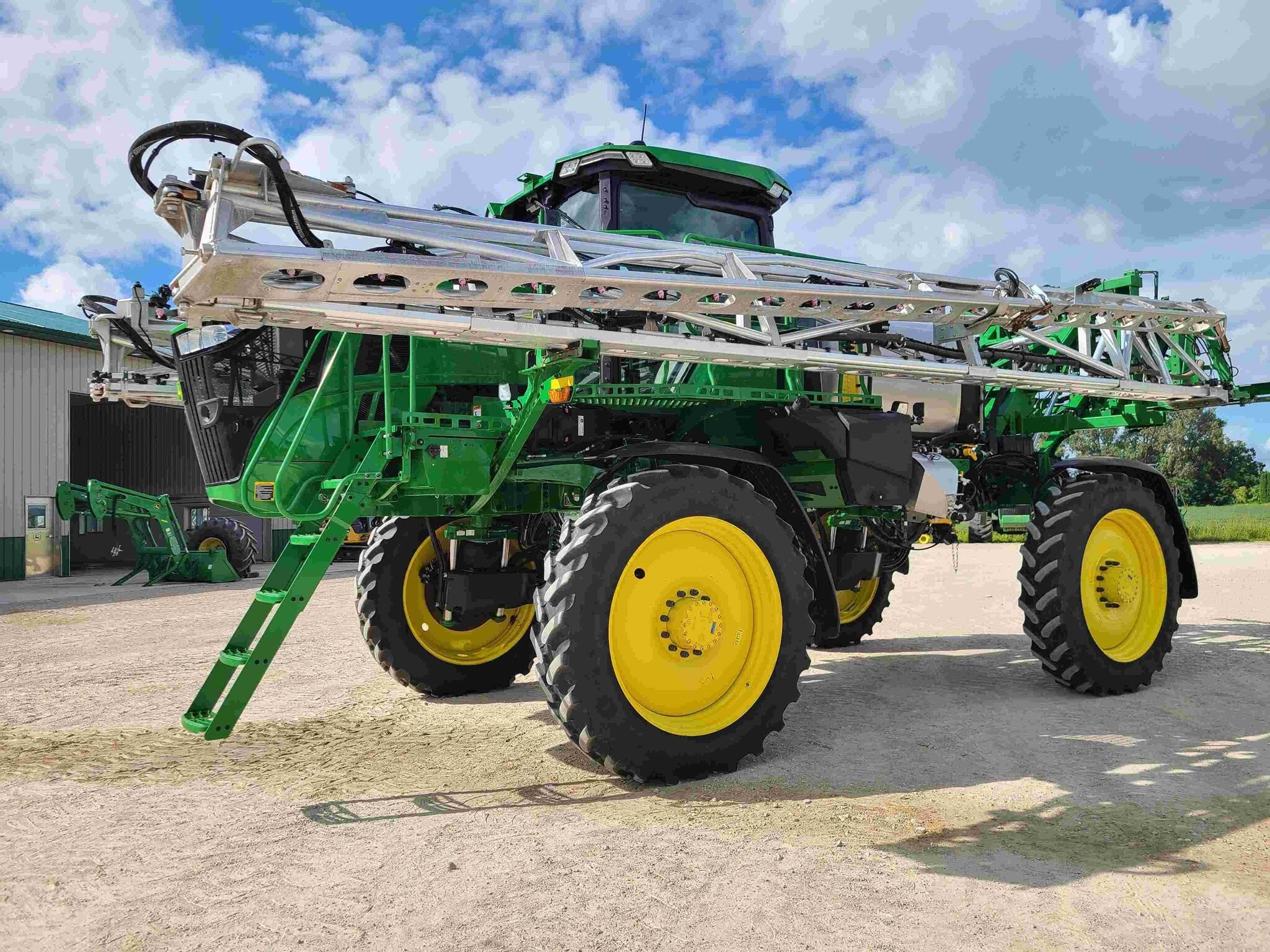 2022 John Deere 408R Self-Propelled Sprayer