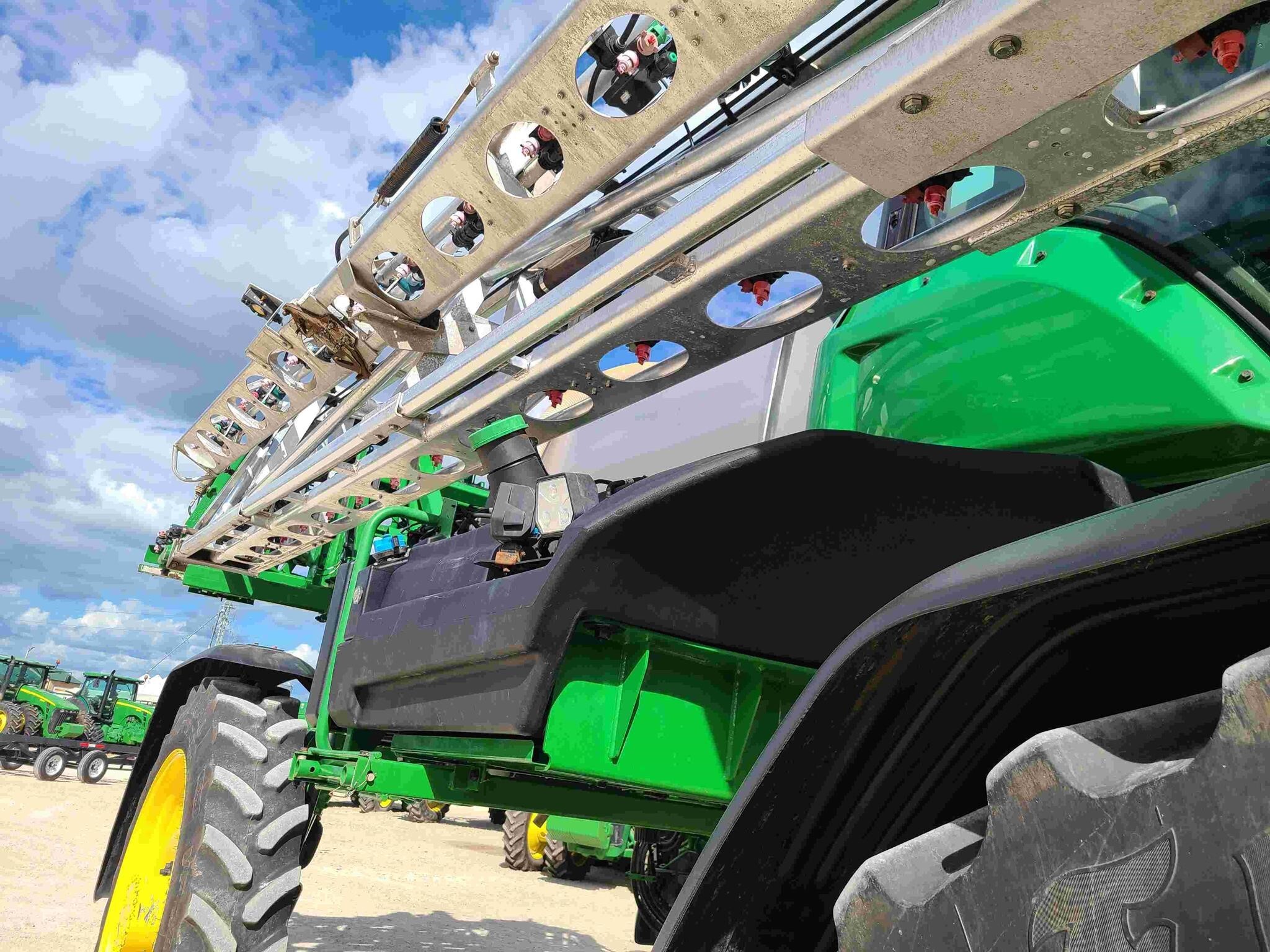 2022 John Deere 408R Self-Propelled Sprayer