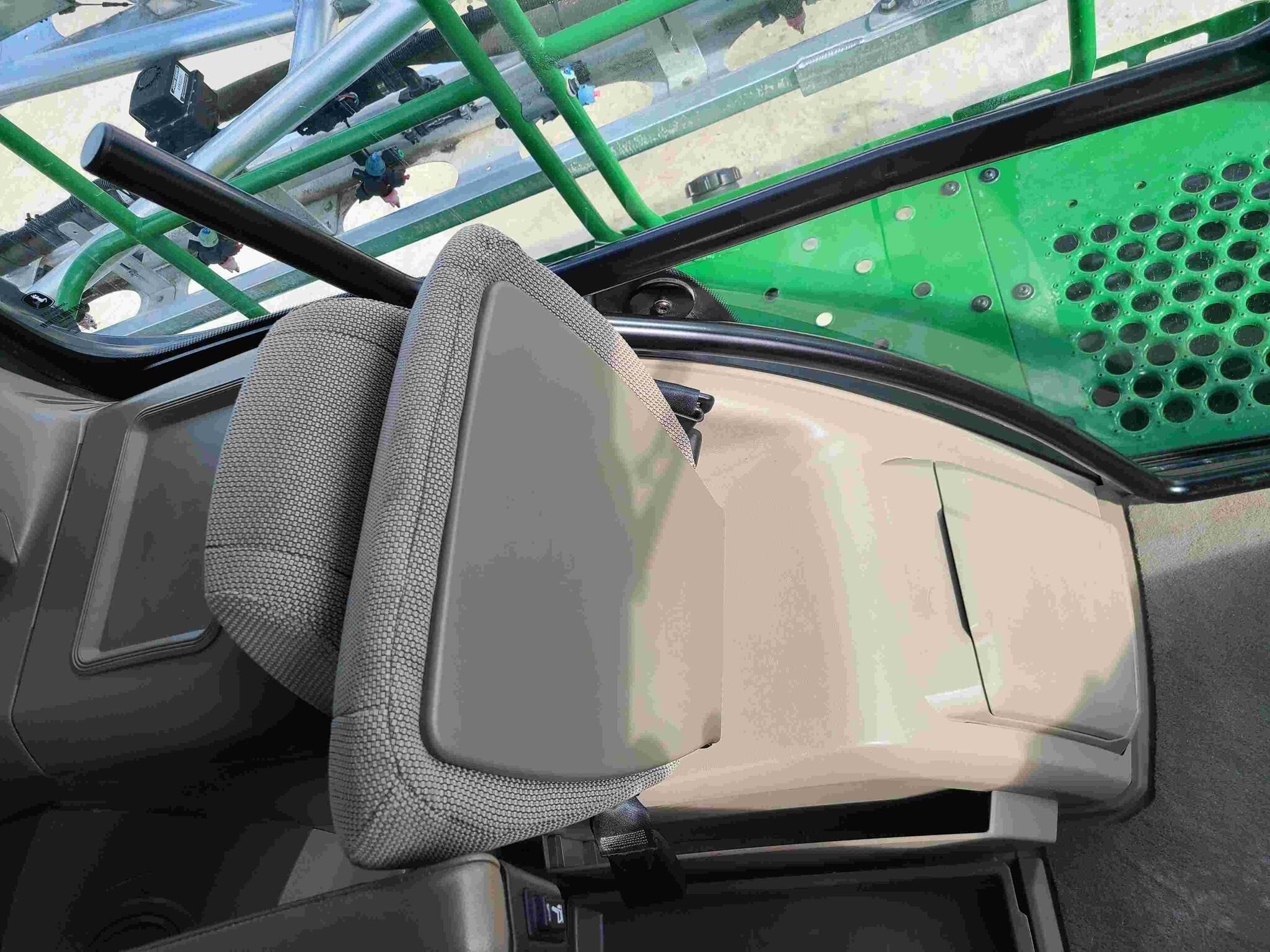 2022 John Deere 408R Self-Propelled Sprayer