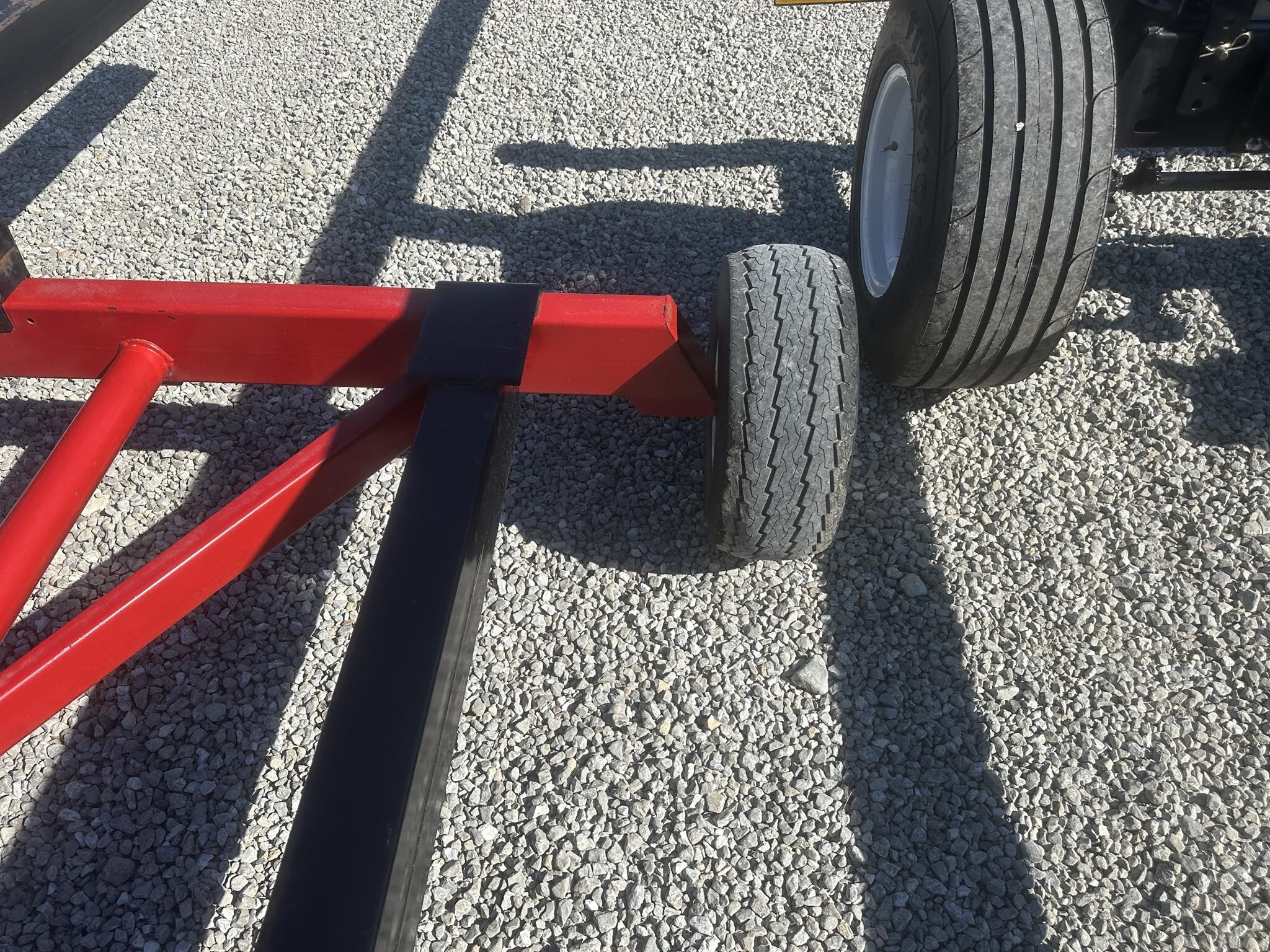  E-Z Trail 680 Header Trailer