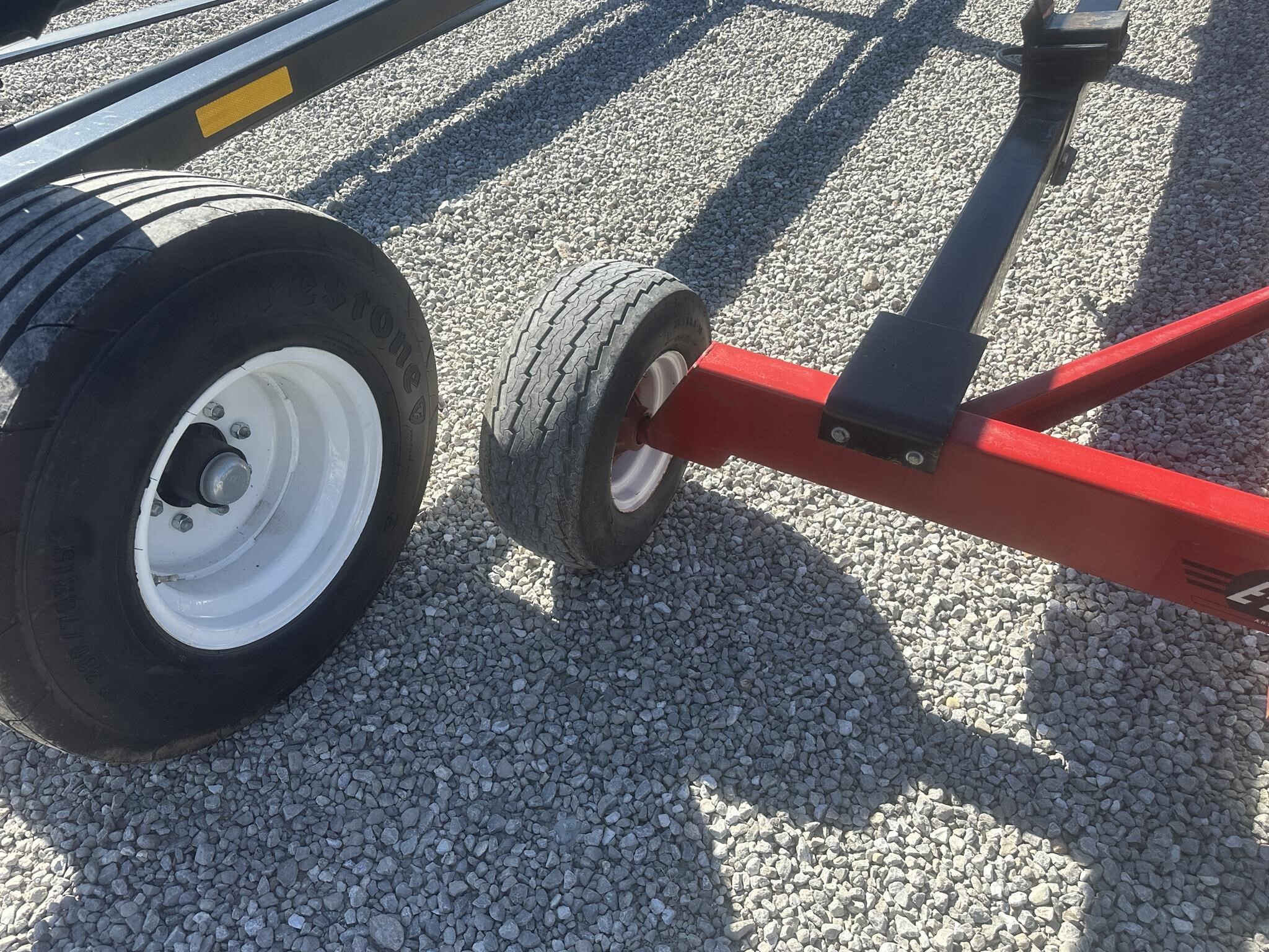  E-Z Trail 680 Header Trailer