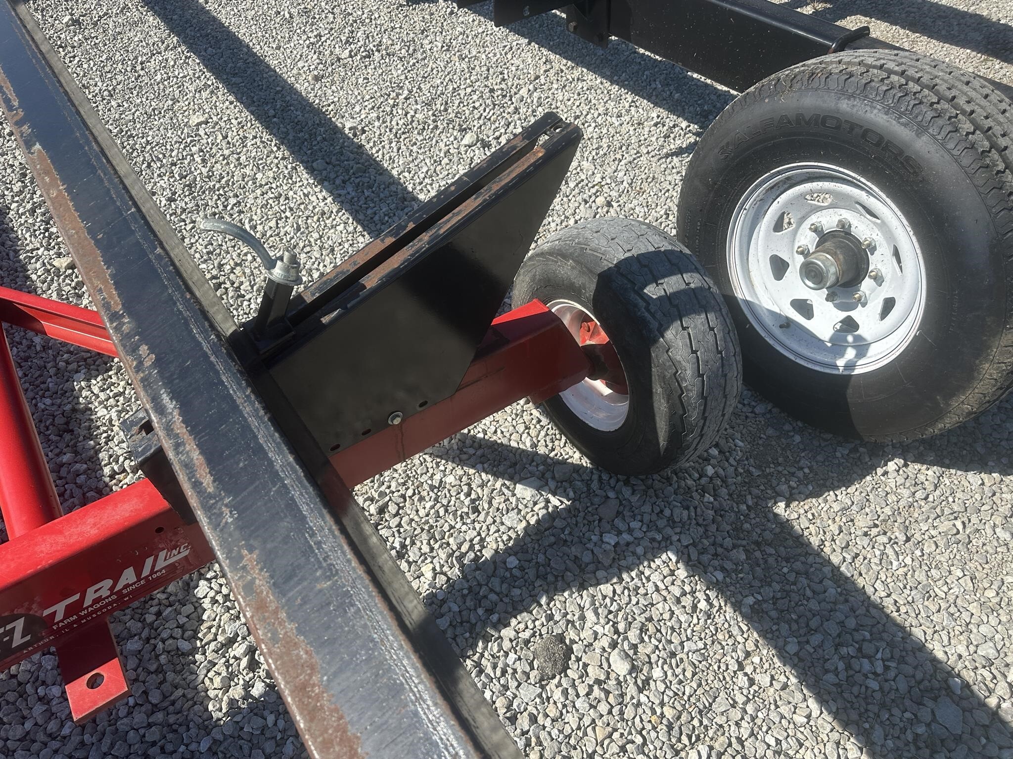  E-Z Trail 680 Header Trailer