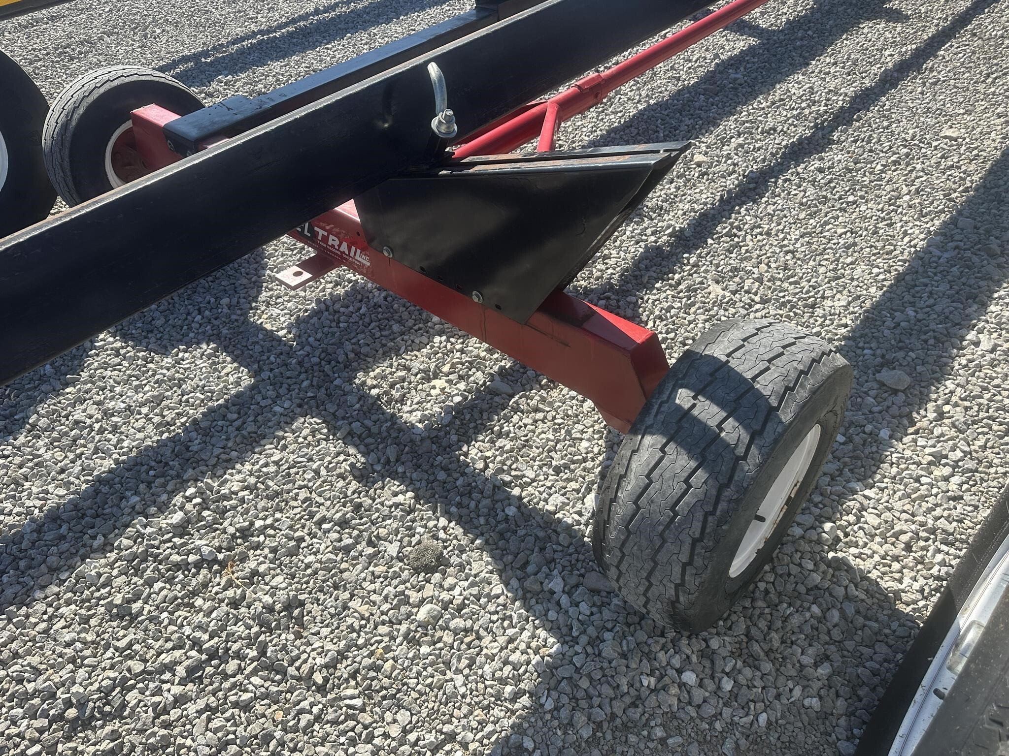  E-Z Trail 680 Header Trailer