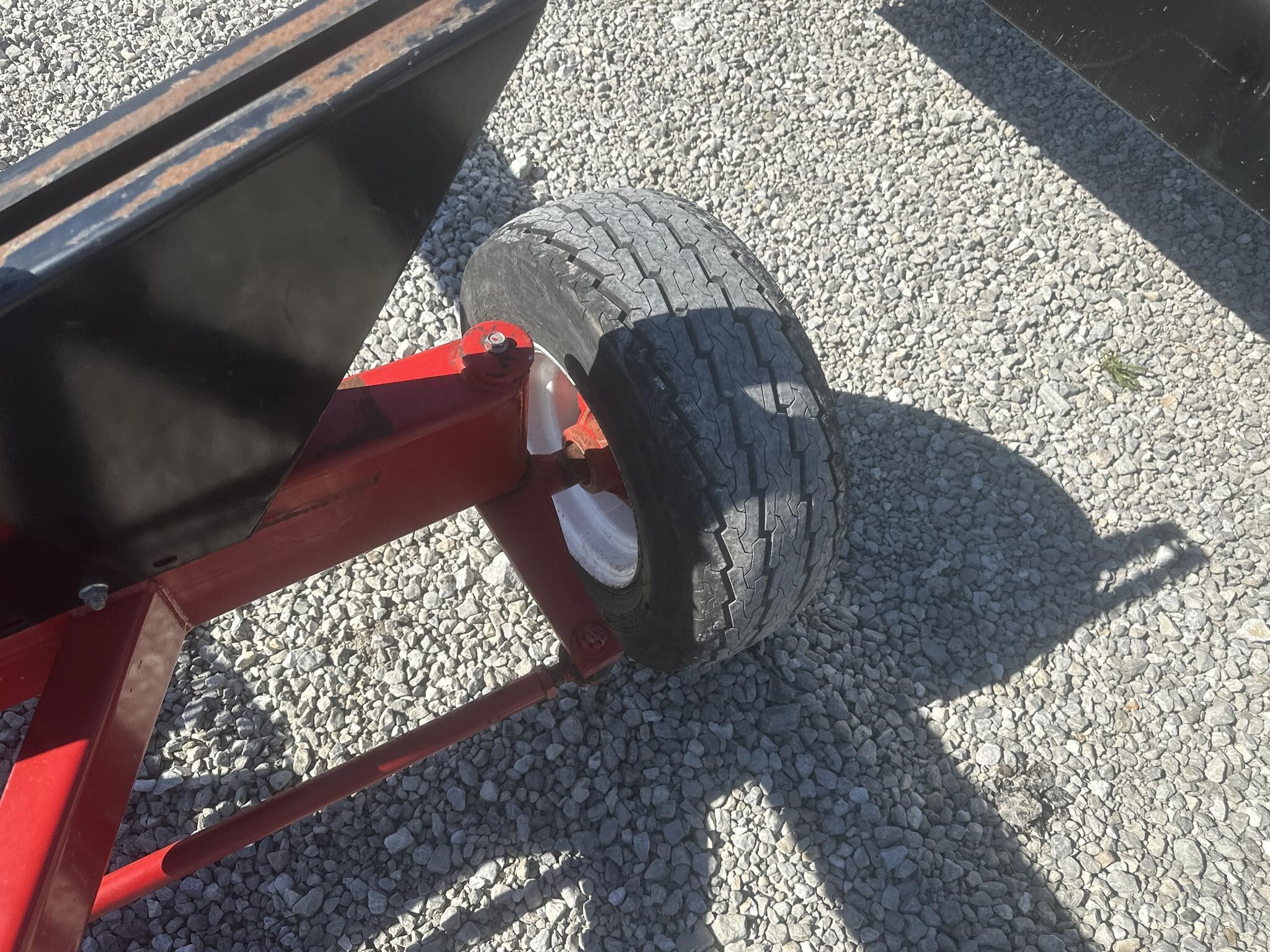  E-Z Trail 680 Header Trailer