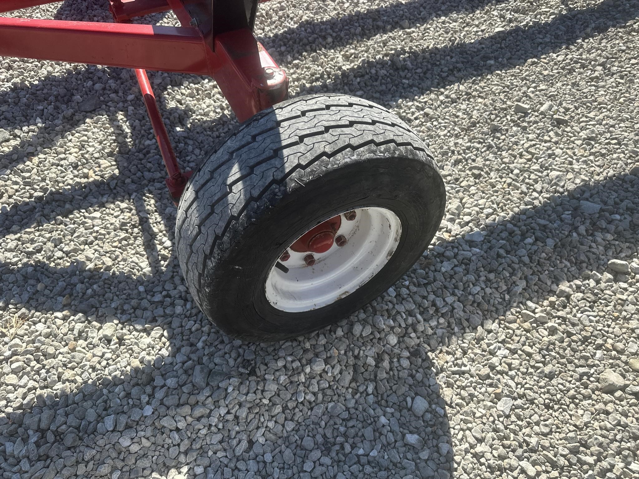  E-Z Trail 680 Header Trailer