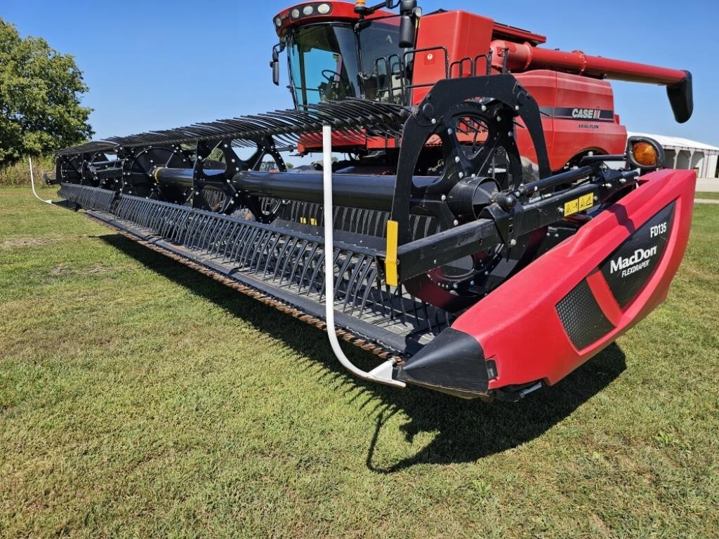 2022 MacDon FD135 Platform