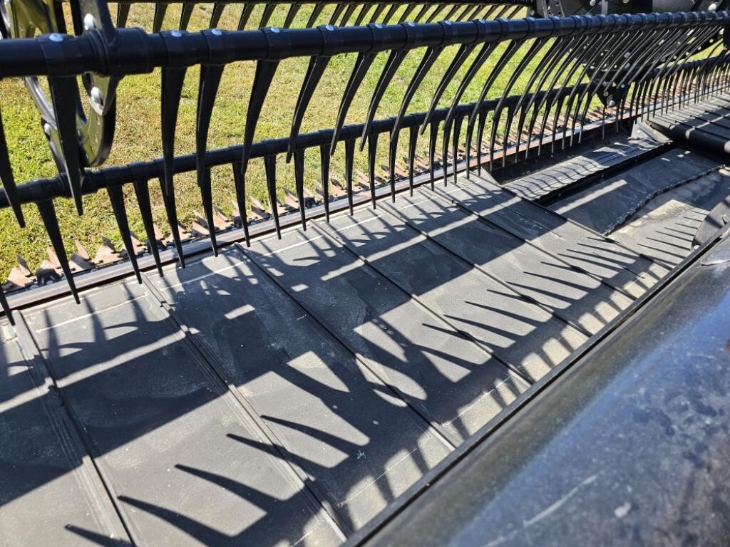 2022 MacDon FD135 Platform