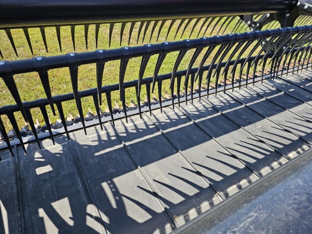 2022 MacDon FD135 Platform