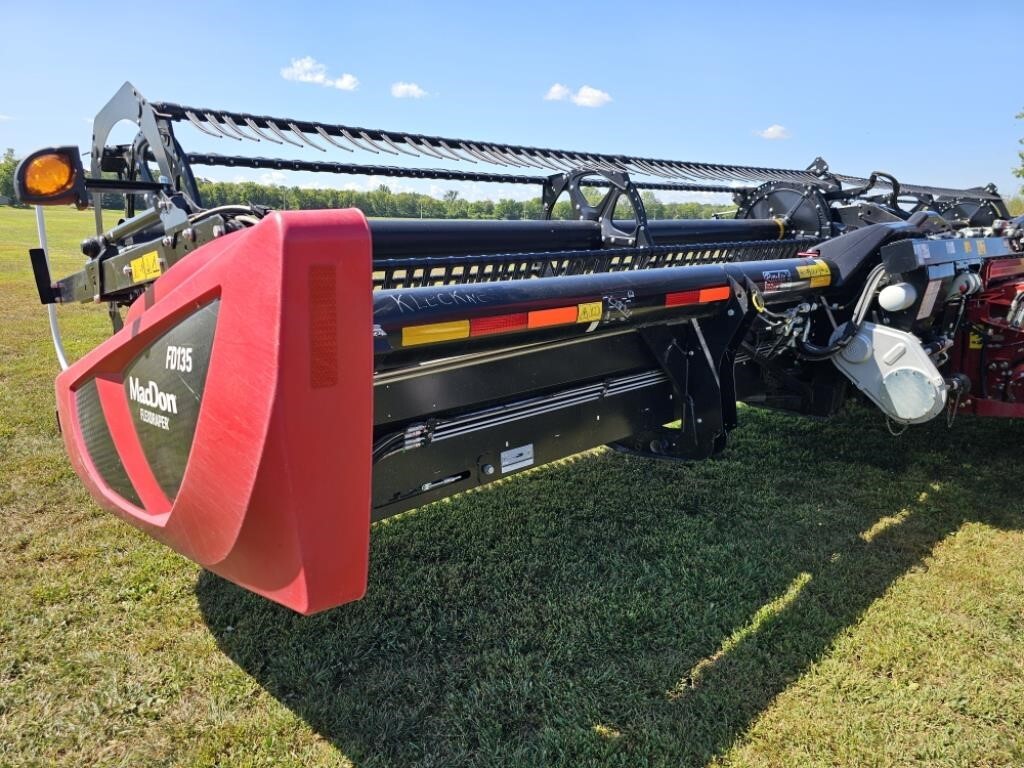 2022 MacDon FD135 Platform