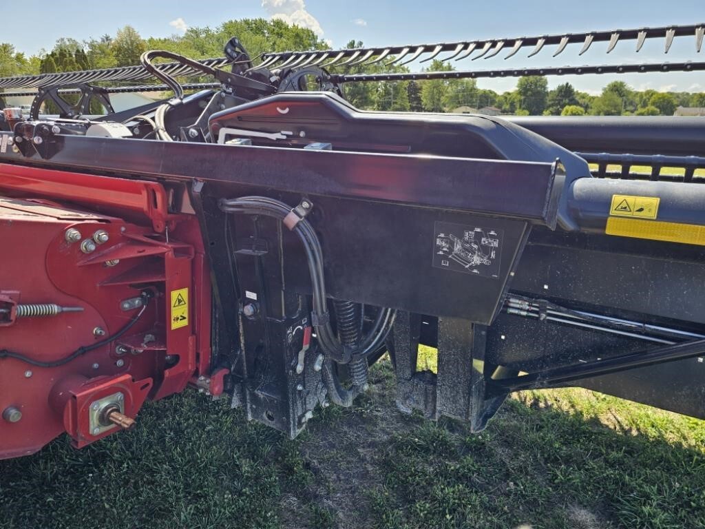 2022 MacDon FD135 Platform