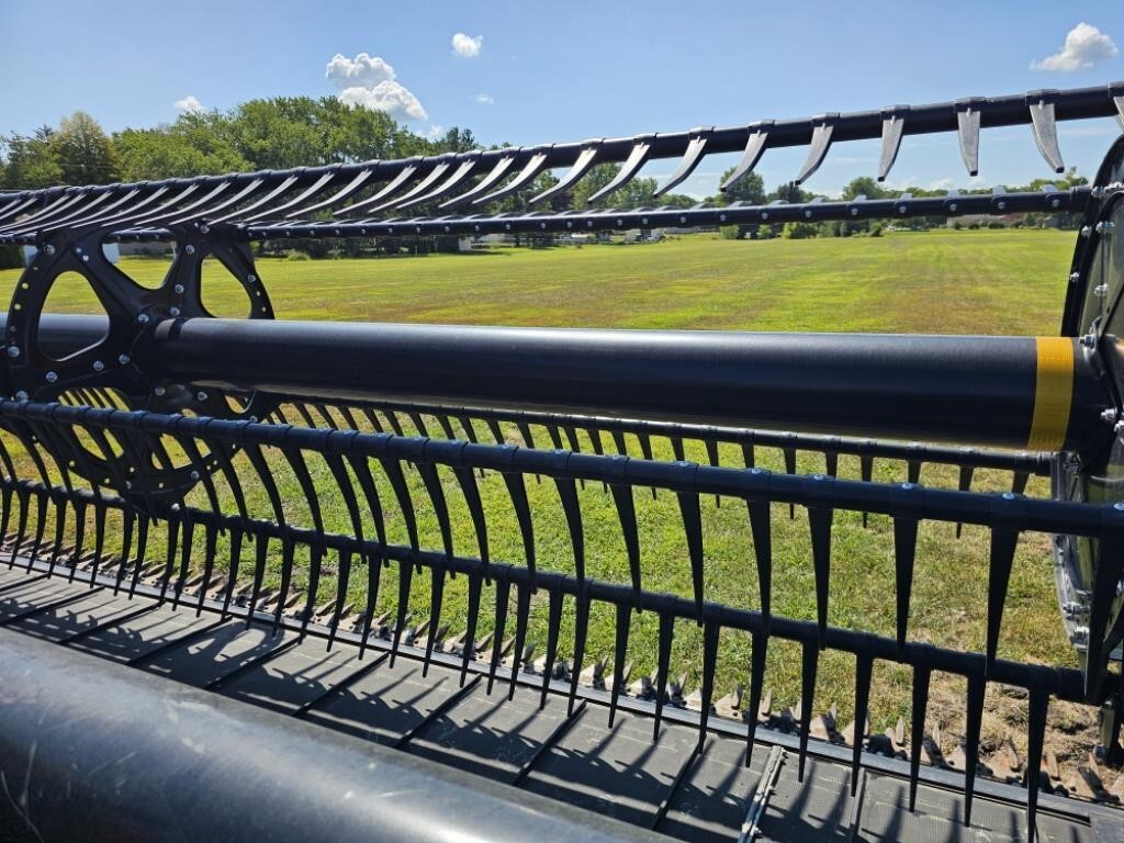 2022 MacDon FD135 Platform